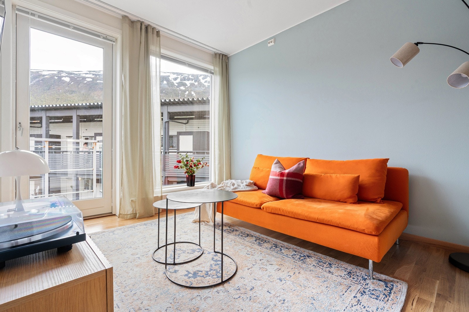 Stuen har plass for sofa og salongbord. Galleribilde
