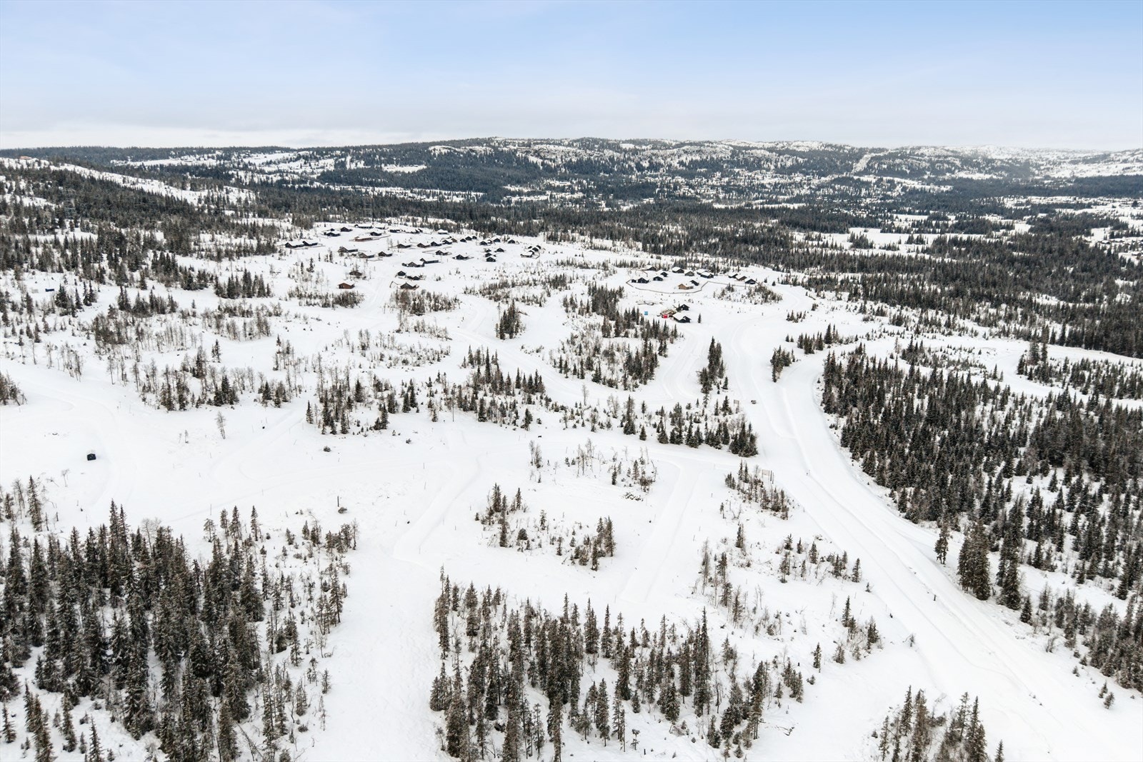 Området byr på et aktivt hytteliv året rundt, med flotte turmuligheter så snart snøen smelter. Galleribilde