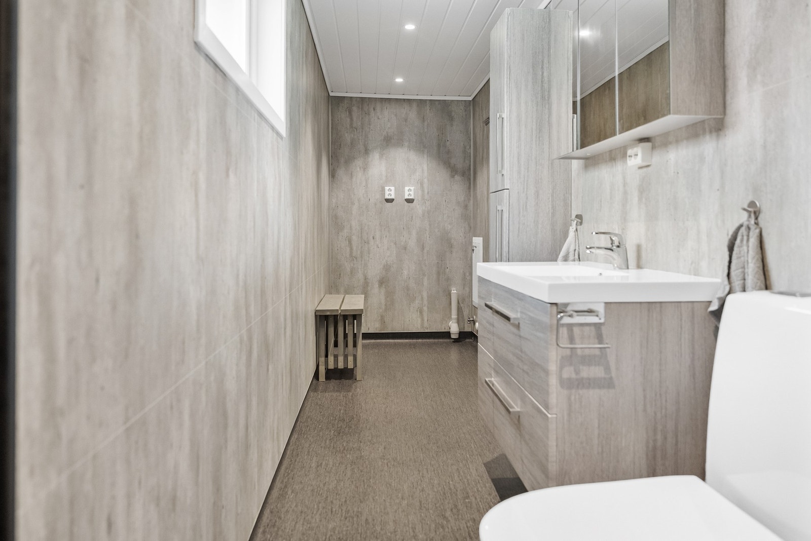 Badet har moderne overflater og innredning. Galleribilde