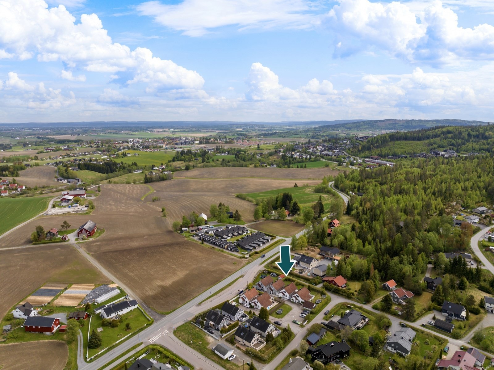 I tillegg er det kort vei til Romeriksåsen med flotte turmuligheter året rundt, og det idylliske badevannet Lysdammen ligger heller ikke langt unna. Galleribilde
