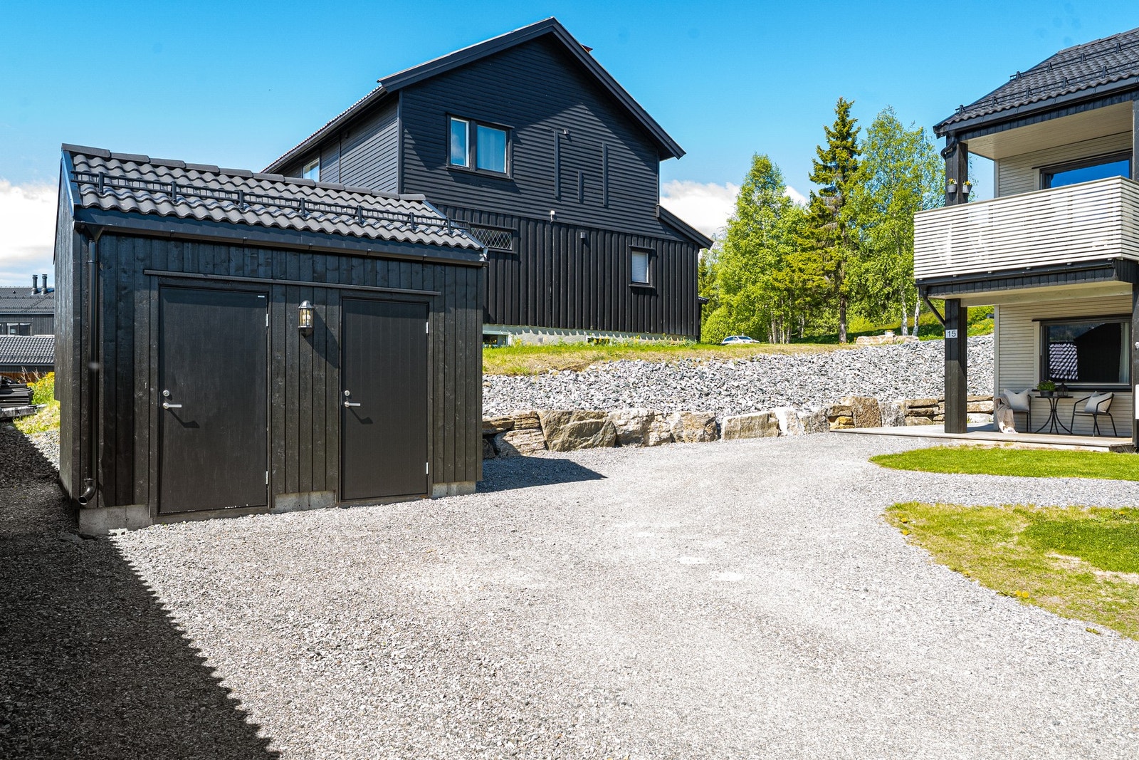 Utvendig bod - frittstående bygg som deles med 1 nabo. Galleribilde