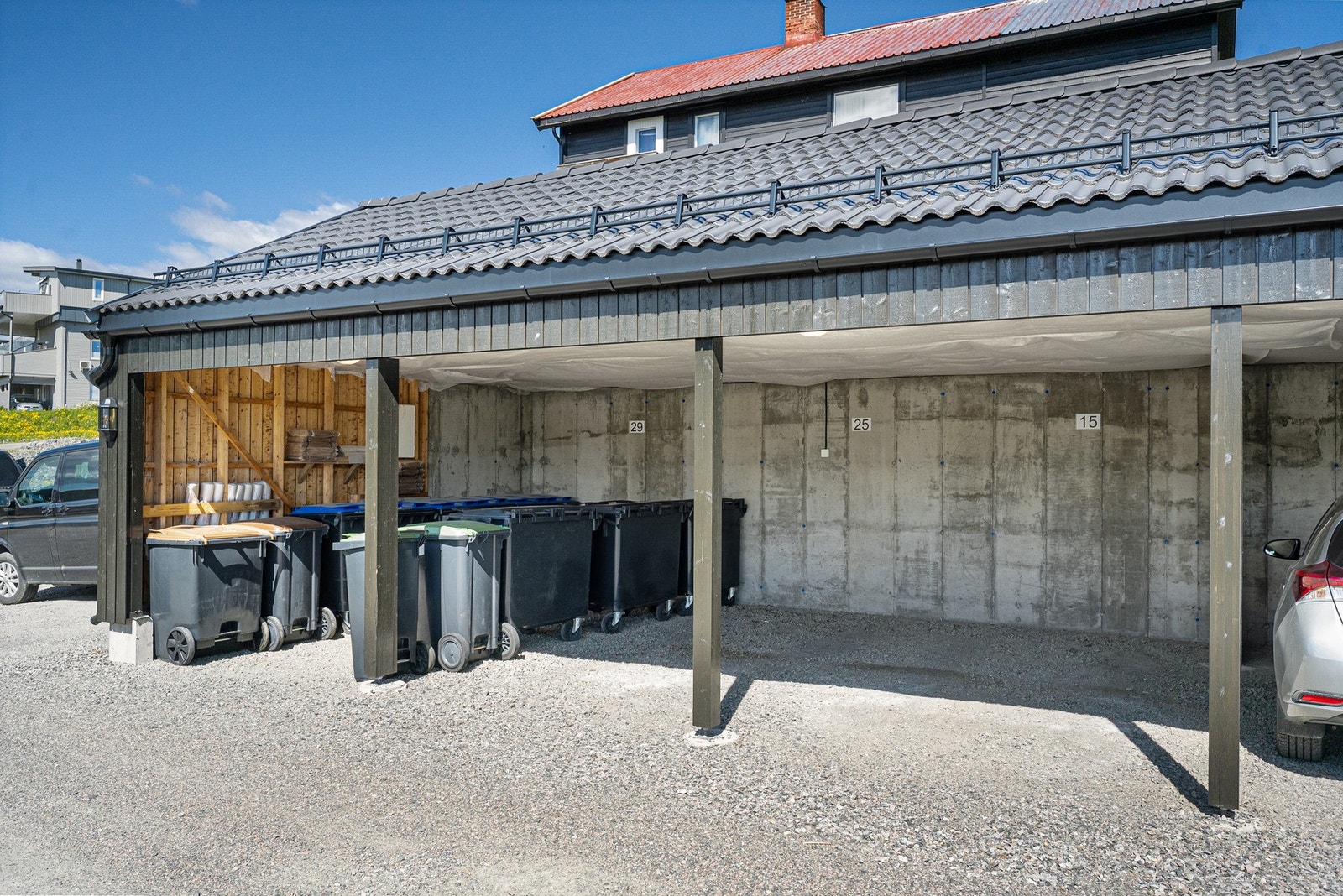 Carportplassen. Galleribilde