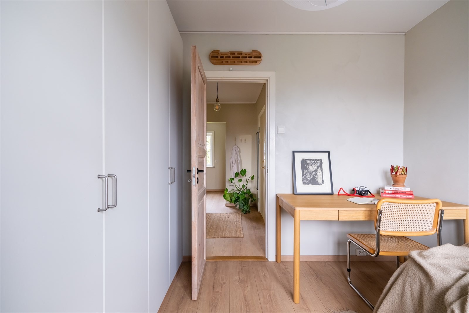 Dette rommet har selger brukt som gjesterom, og har rikelig med garderobeplass. Galleribilde