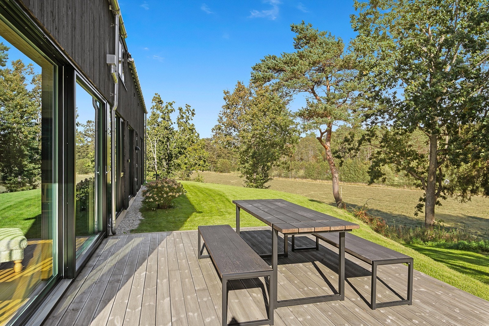 Boligen byr på svært gode uteområder med totalt ca. 79 m² terrasseareal. Galleribilde