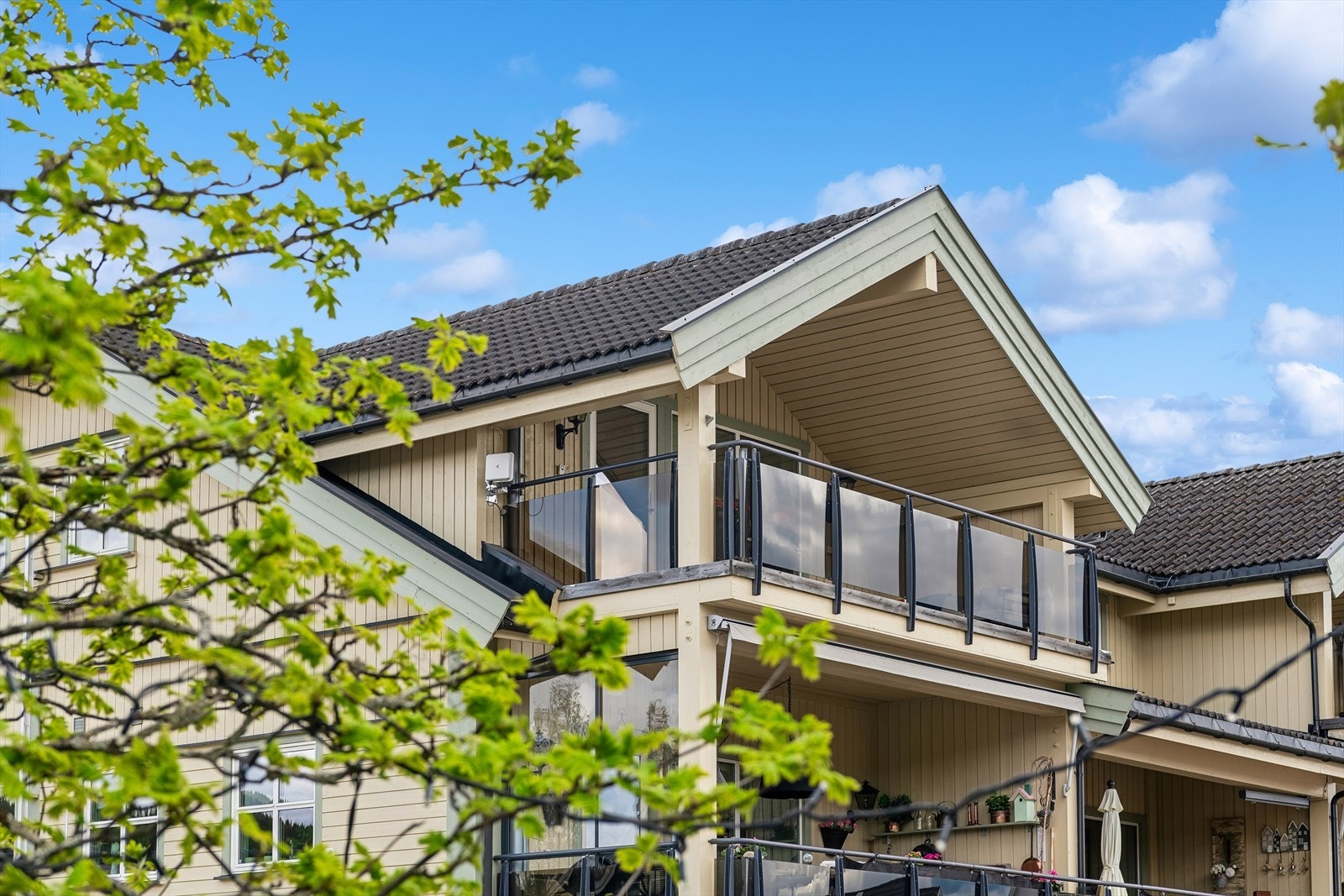 Toppleilighet med vannbåren gulvvarme i alle rom, som sikrer jevn og behagelig temperatur året rundt. Galleribilde