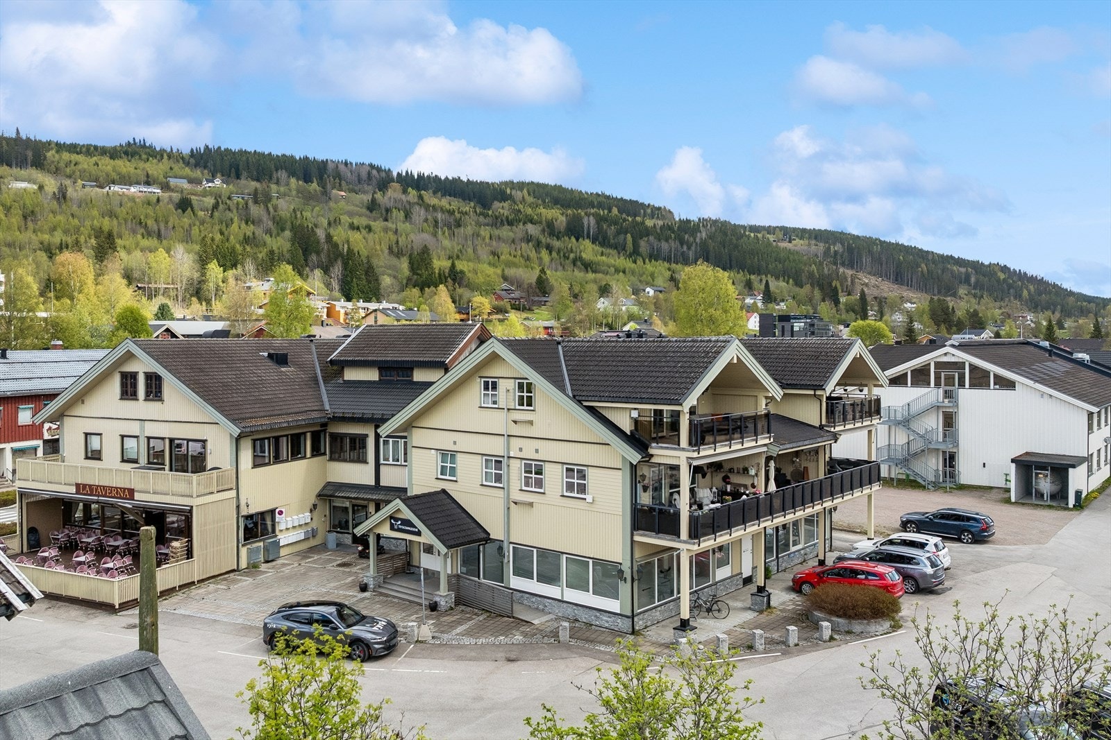Fra leiligheten er det gangavstand til butikker, spisesteder og servicetilbud på Trysil-Senteret. Galleribilde