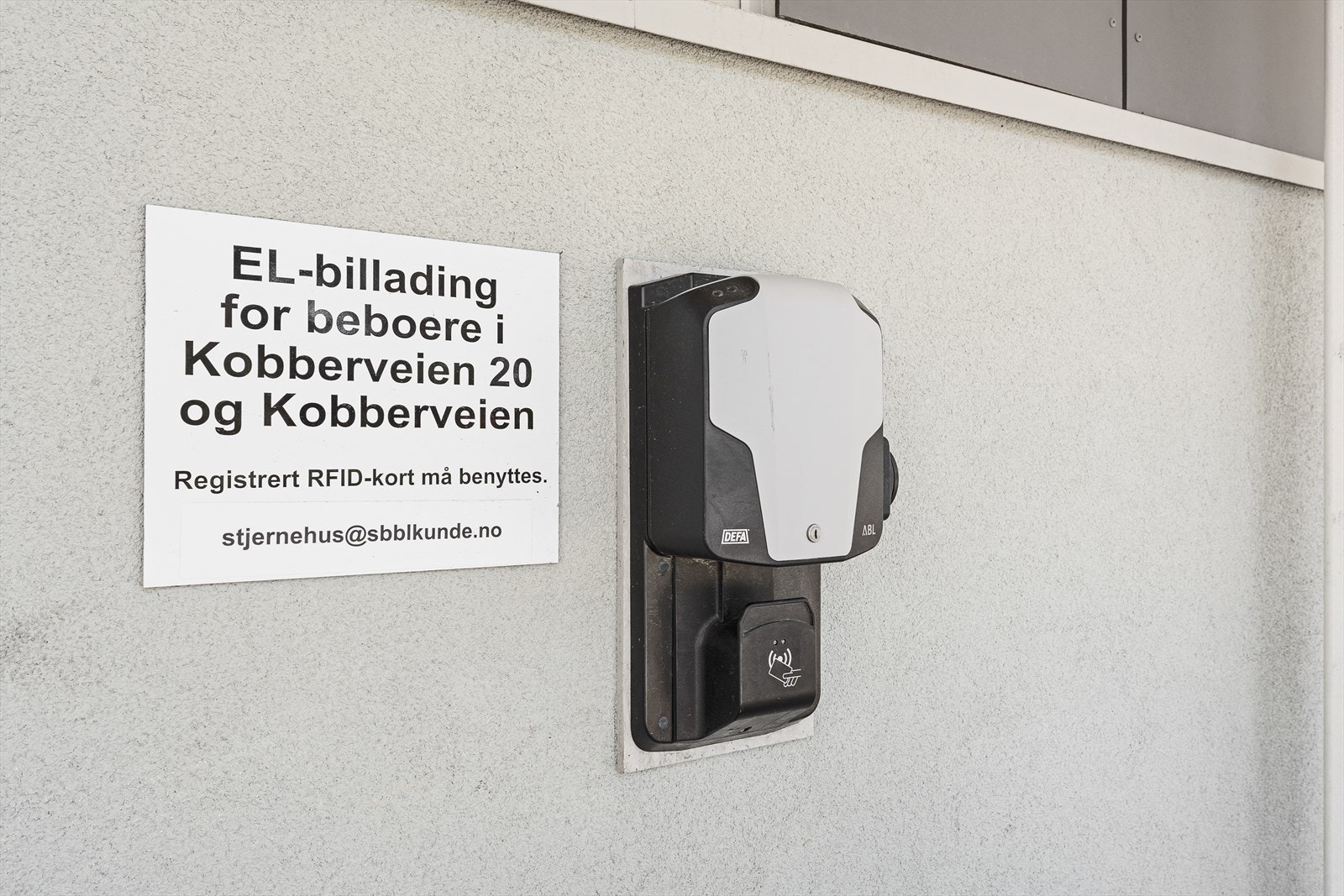 Lad el-bilen din utenfor boligblokken om du vil, mot betaling via RFID-kort Galleribilde