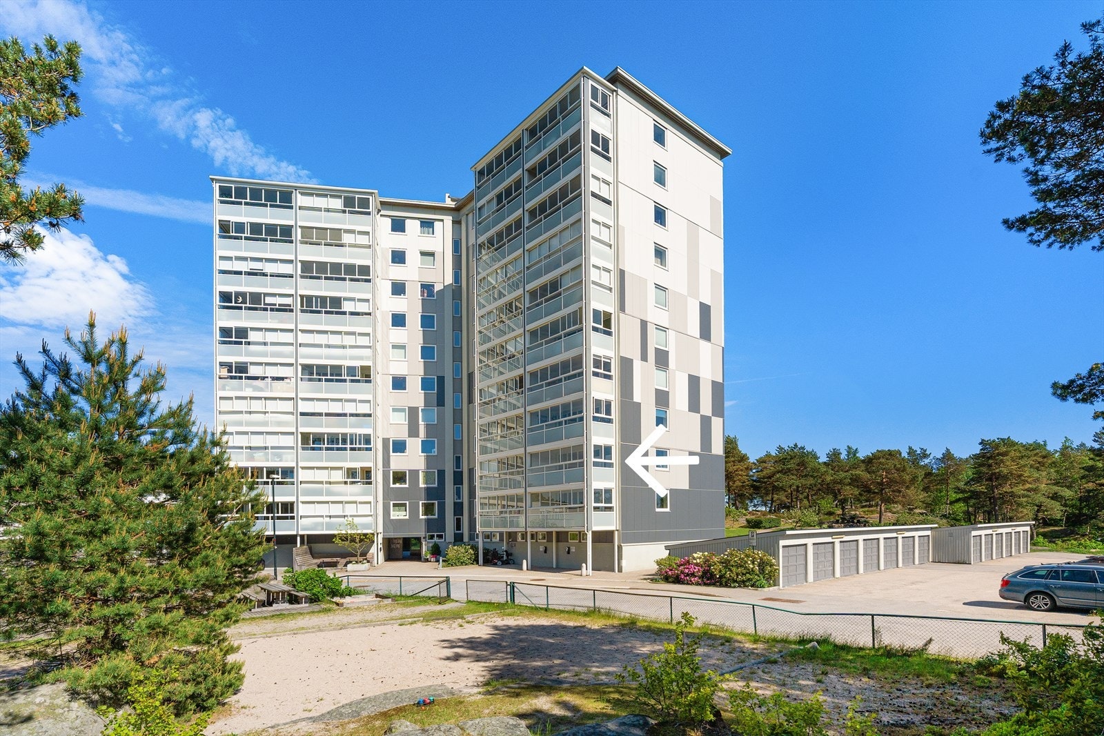 Aktuell leilighet ligger i byggets 2.etg., hvor det er trappefri adkomst via heis til leiligheten. Galleribilde