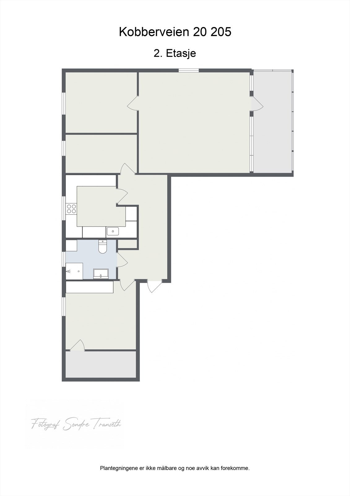 Planløsning 2.etg.: Entre/mellomgang, hovedsoverom med tilkomst til innvendig bod, bad, kjøkken, soverom 2, stue med tilkomst til innglasset balkong, samt soverom 3.
I tillegg medfølger det en ekstern bod i byggets underetg. Galleribilde