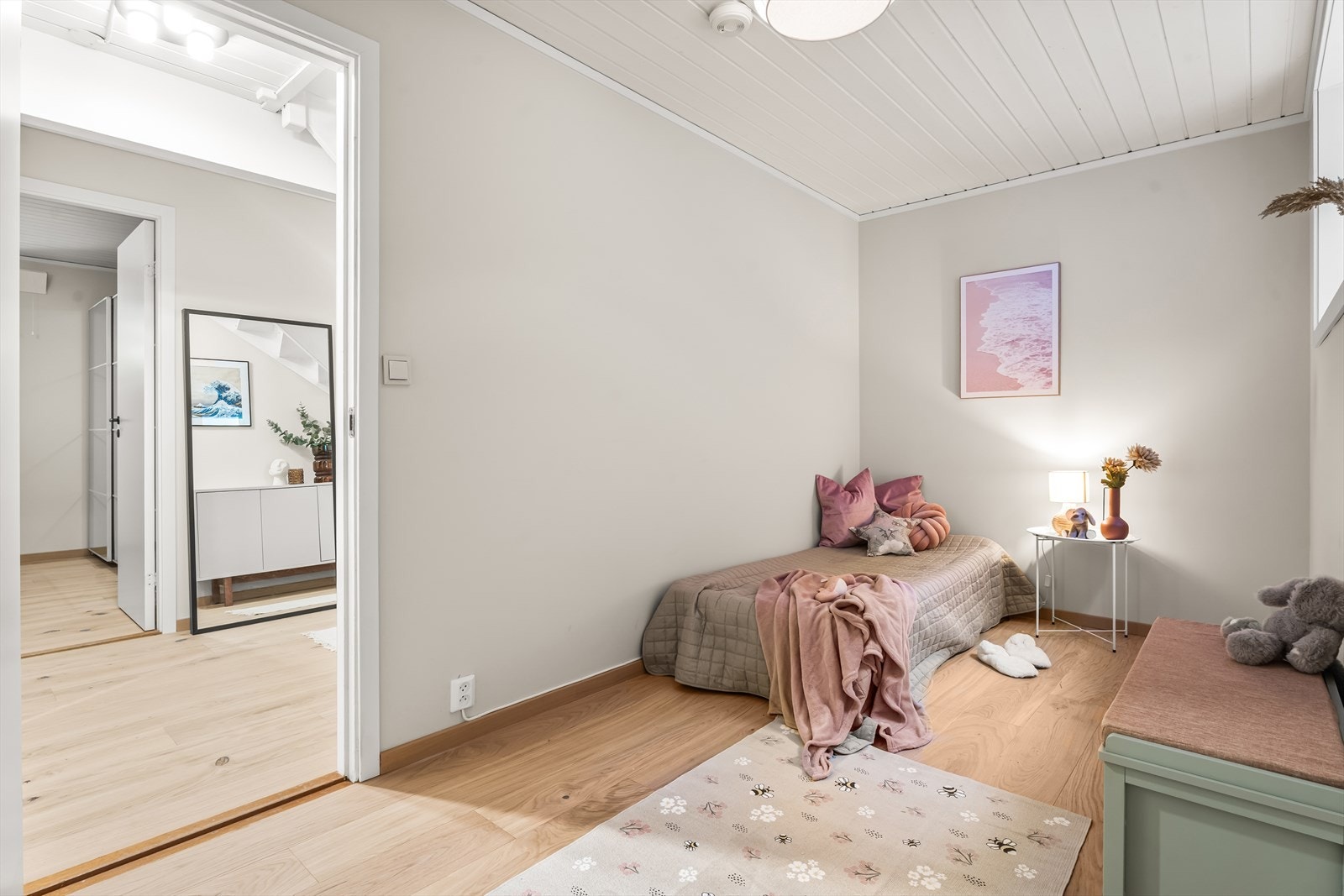 Her er det gode muligheter for å etablere garderobeløsning eller sette opp garderobeskap etter eget ønske. Galleribilde