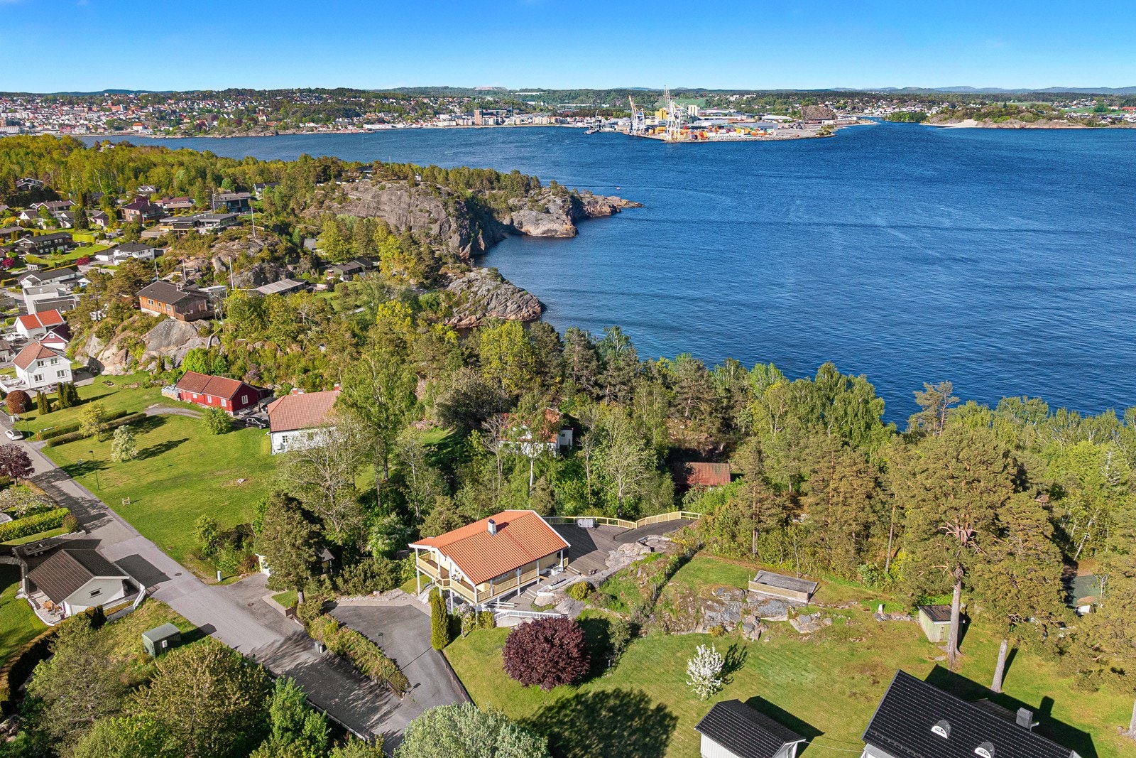 Kyststien og Rødbergstranda ligger like ved. Galleribilde