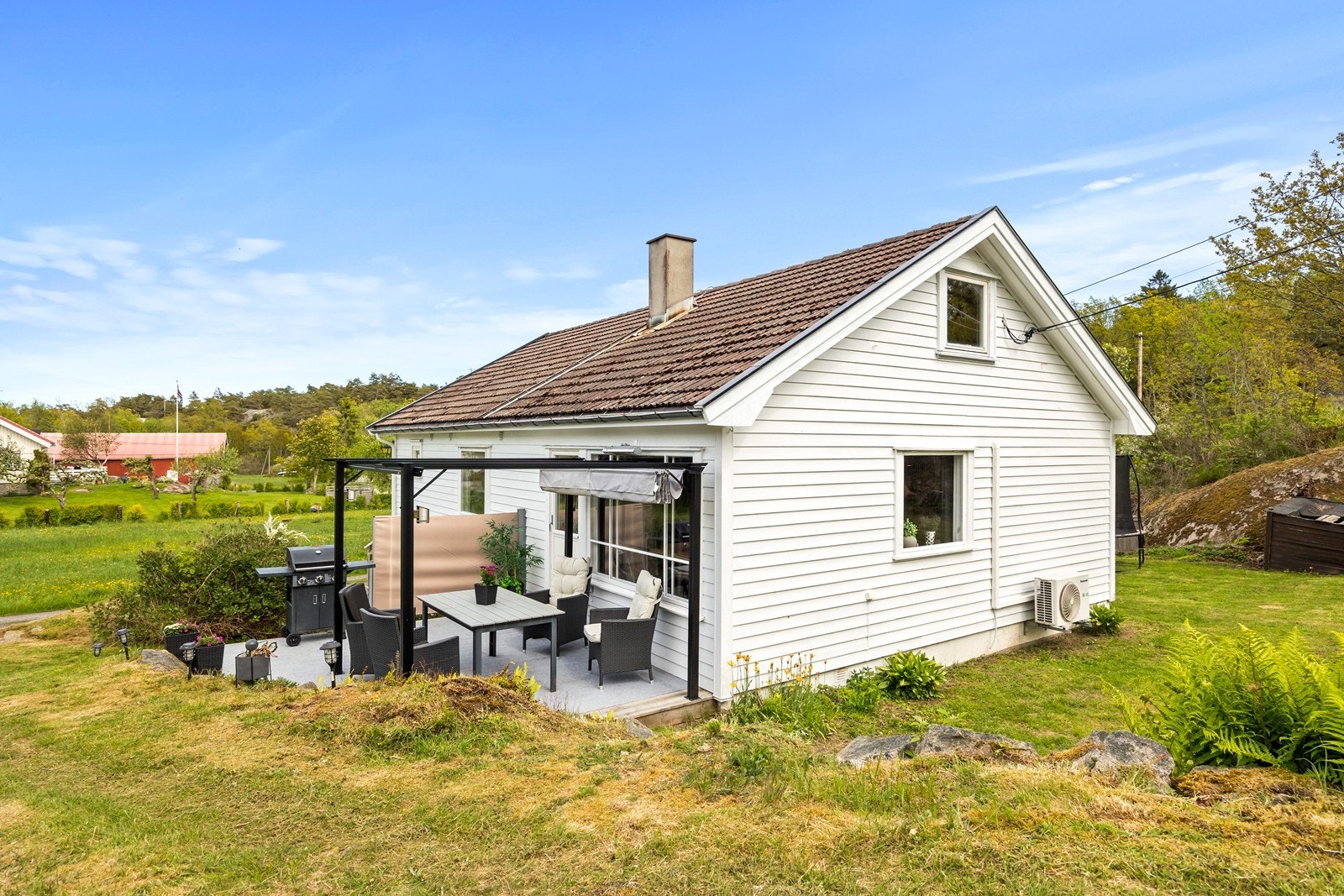 Nyt sommerdagene i fredelige og skjermede omgivelser. Galleribilde