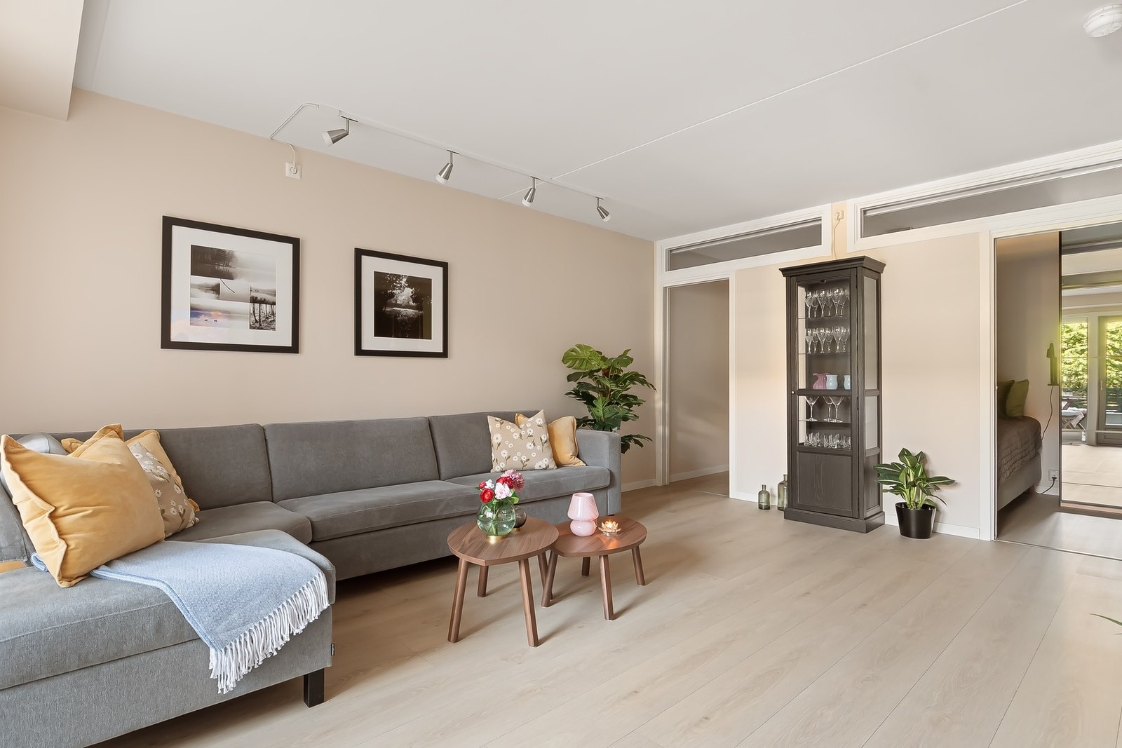 God plass til stor sofa Galleribilde