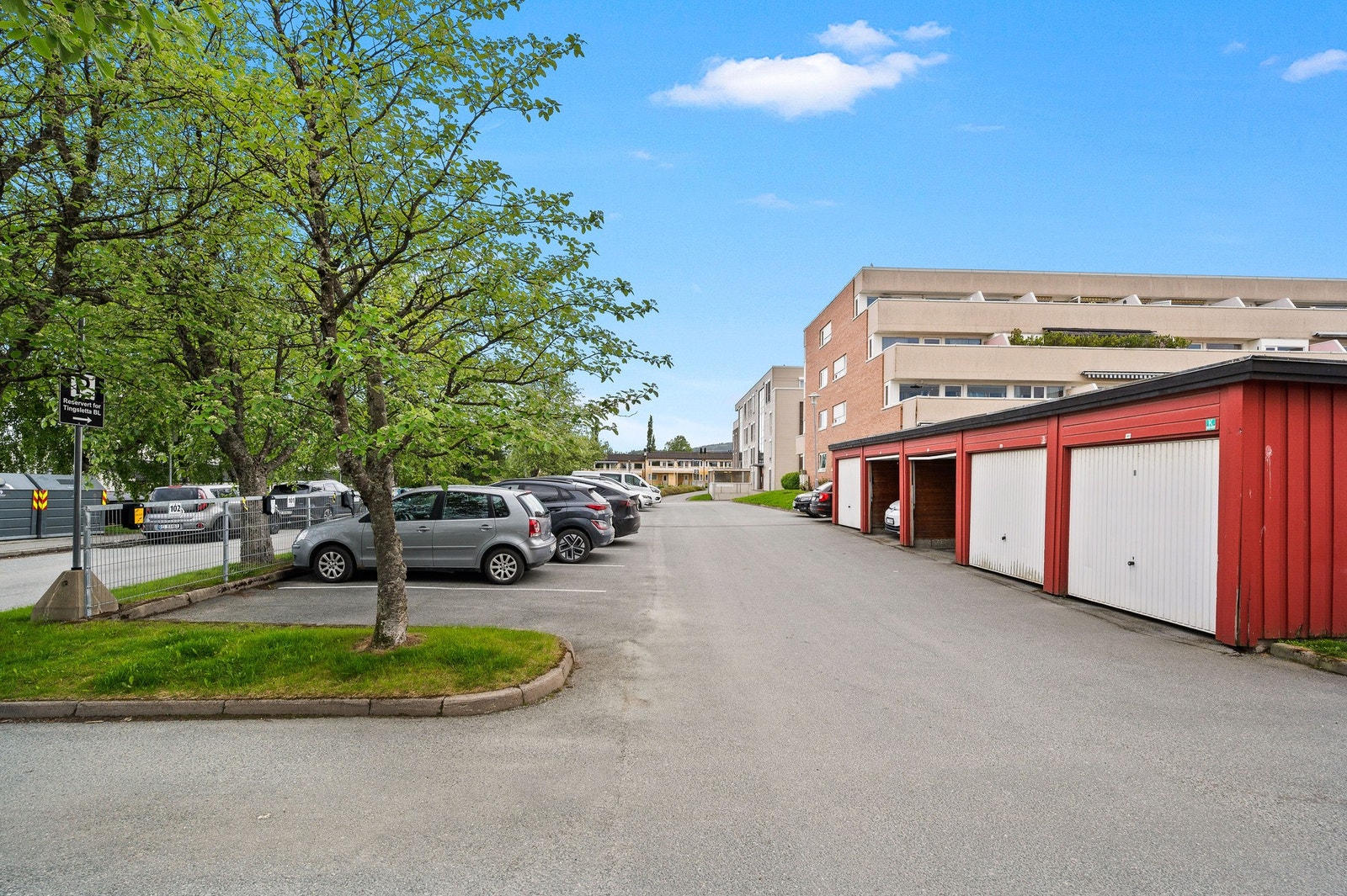 Disponerer fast p-plass i parkeringskjeller med mulighet for el-bil lader. Galleribilde