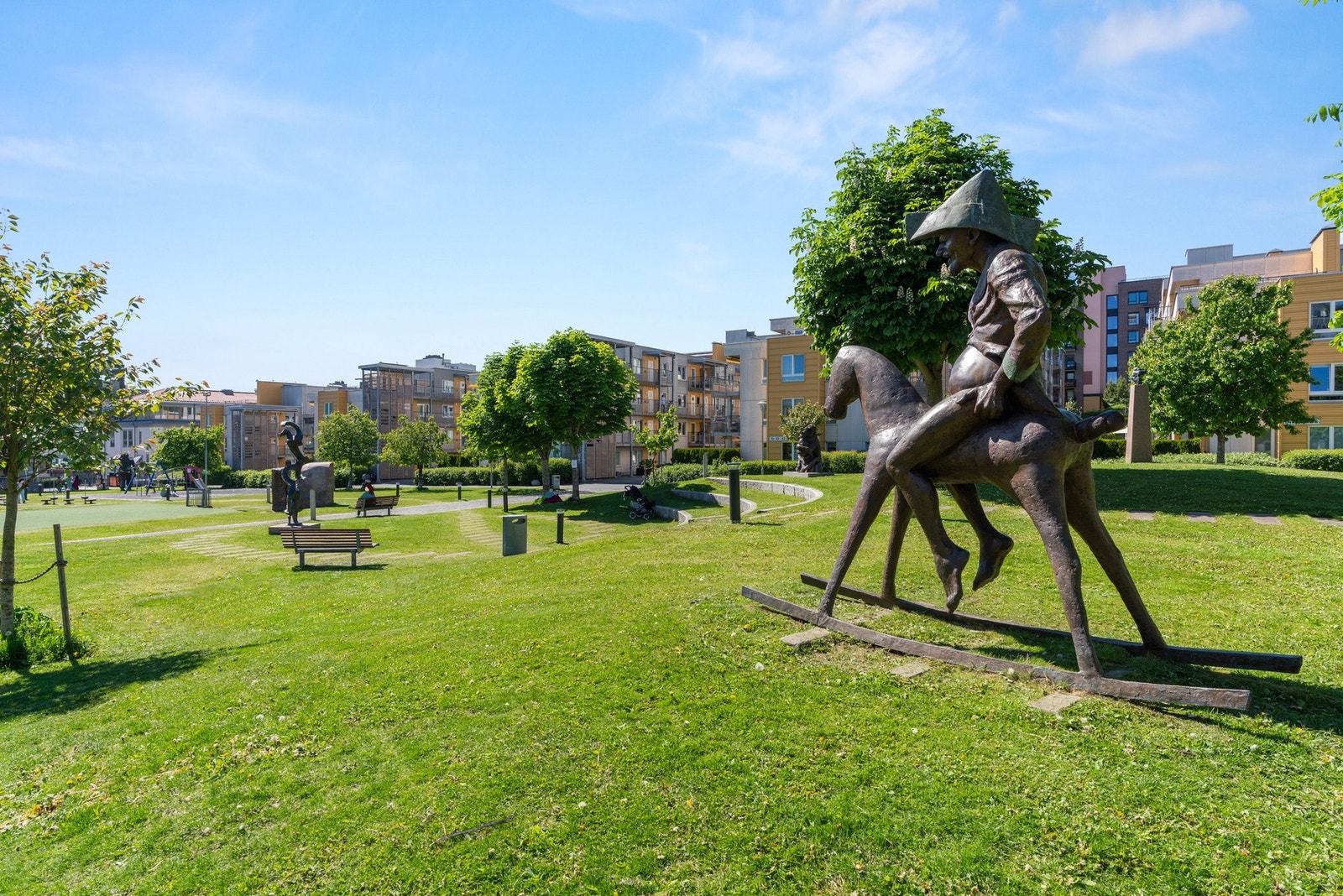 Skulpturparken Peer Gynt/Lørenparken ligger rett i nærheten av leiligheten Galleribilde
