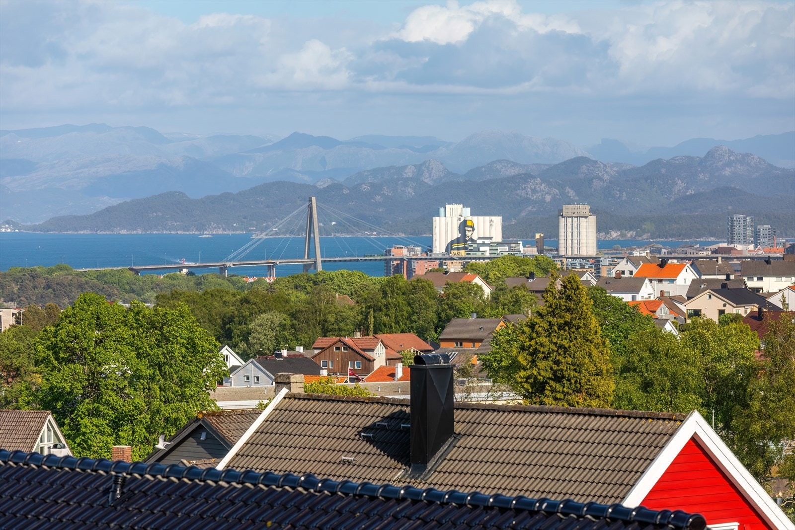 Utsikt - fra boligen er det en nydelig utsikt over Stavanger og fjorden Galleribilde