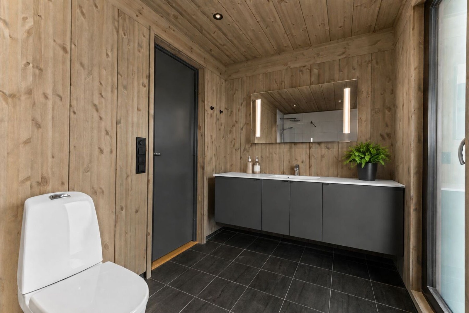 Hytta har to delikate bad med moderne standard. Galleribilde