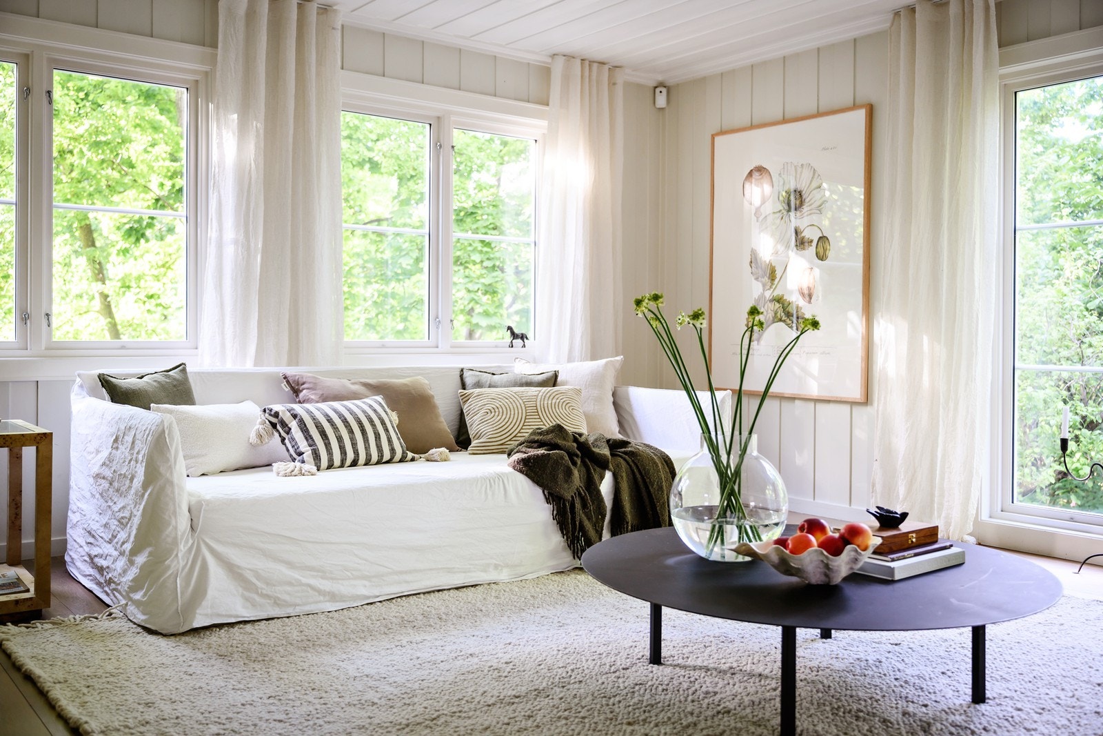 Vinduene er fra 2009 og har 2-lags isolerglass i trerammer med ekstra koblet glass. Galleribilde