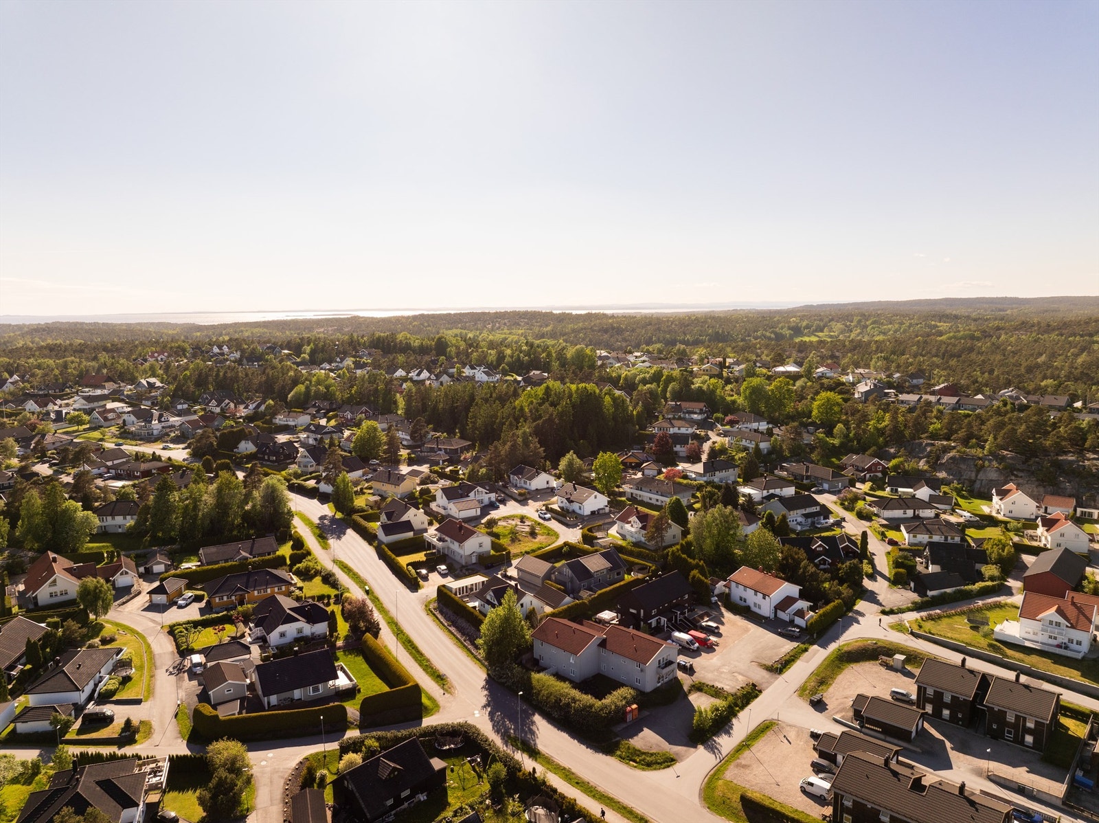 Nærhet til sjøen er et stort pluss spesielt sommerstid. Flere fine badesteder er innenfor sykkelavstand. Galleribilde