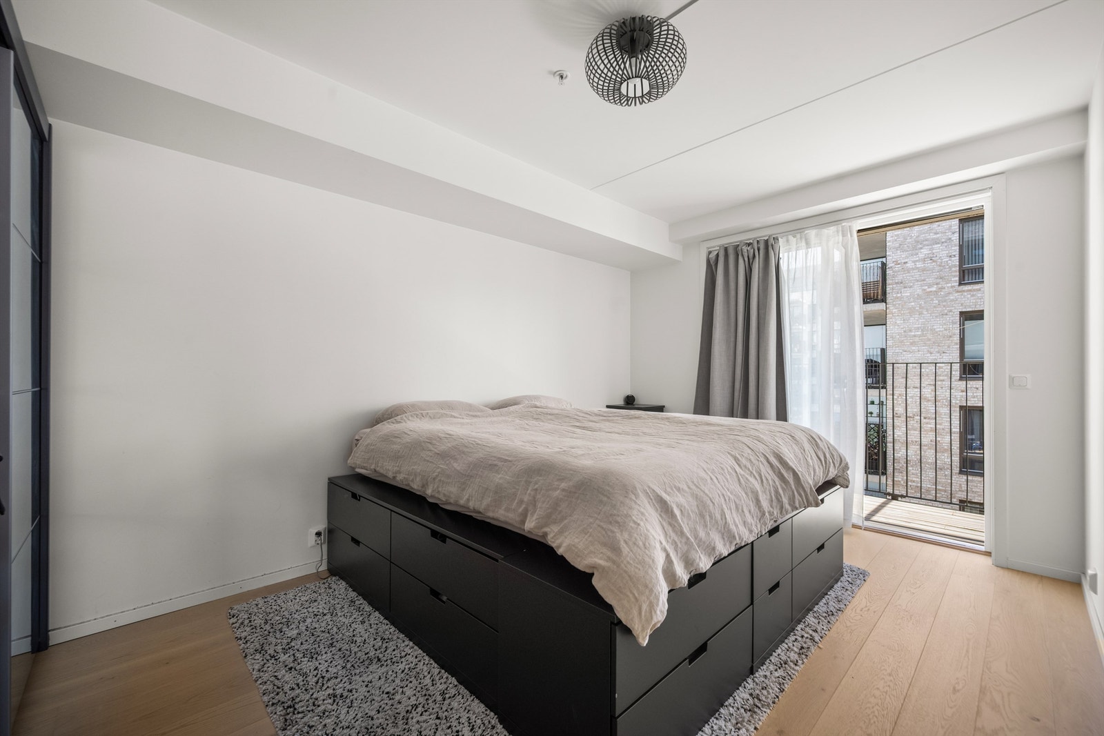 Hovedsoverom med god plass til dobbeltseng og garderobeskap. Galleribilde