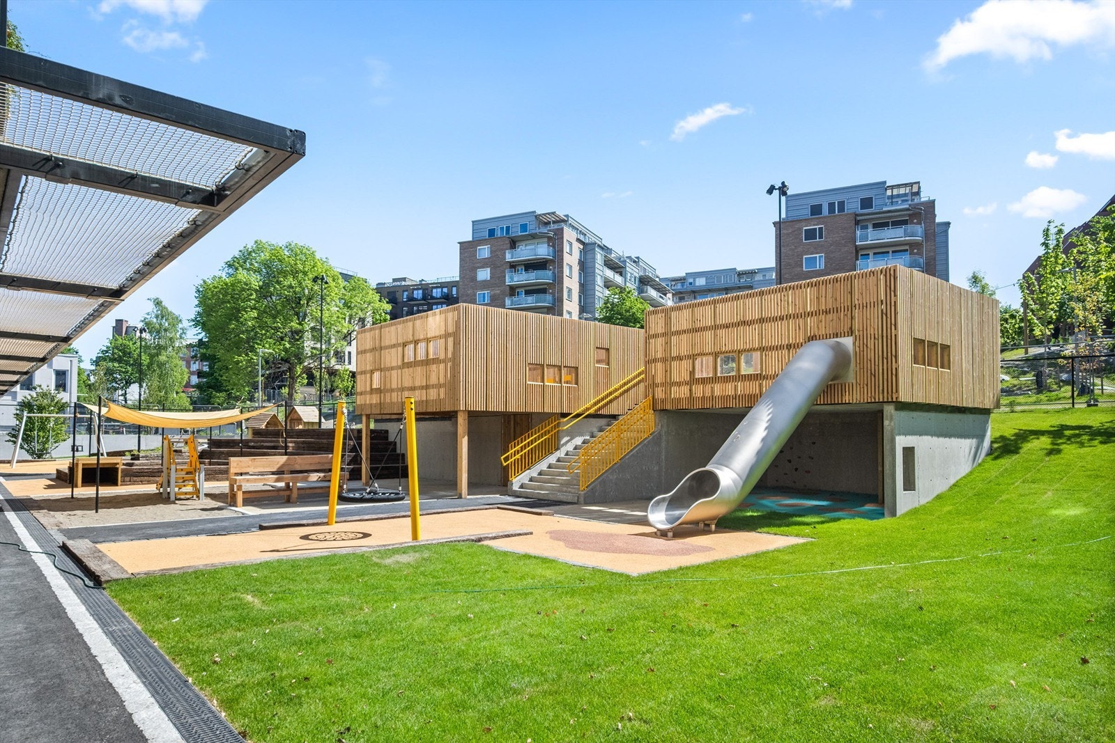 I umiddelbar nærhet finnes flere barnehager, som Ensjø Torg og Malerhaugen barnehage. Galleribilde