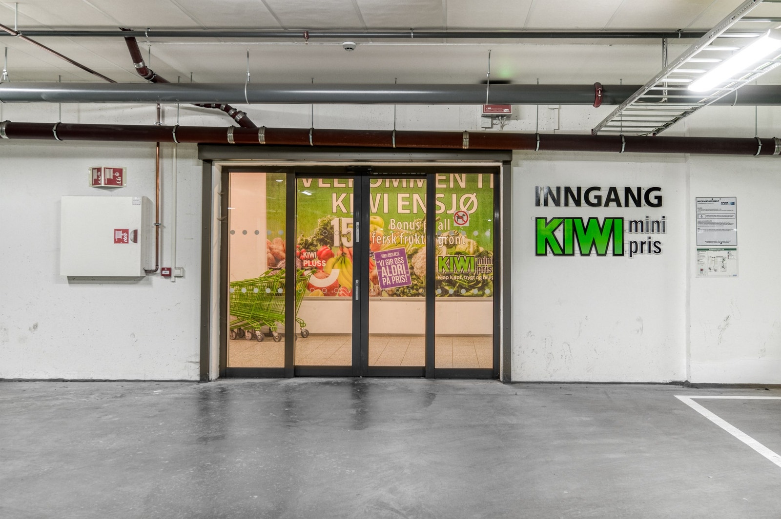 De daglige innkjøpene gjøres enkelt hos blant annet Kiwi Ensjø, kun et par minutters gange fra leiligheten. Galleribilde