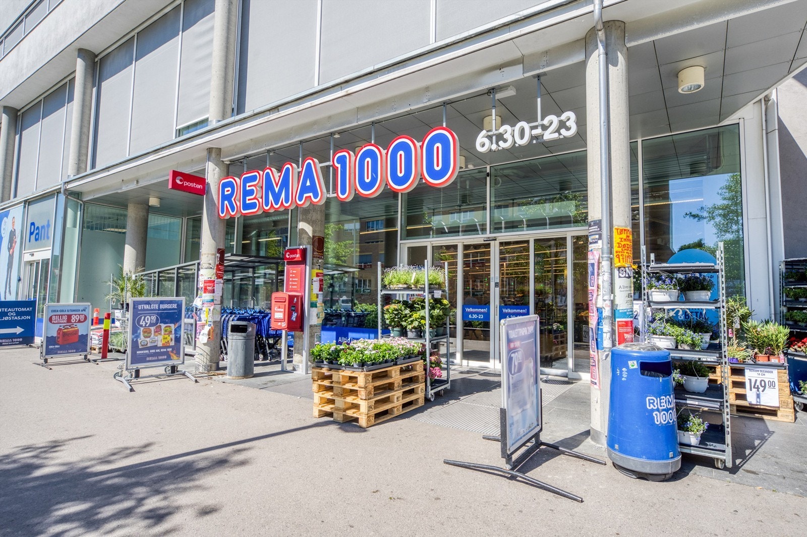 Rema 1000 ligger også rett i nærheten, i tillegg til apotek og andre servicetilbud. Galleribilde