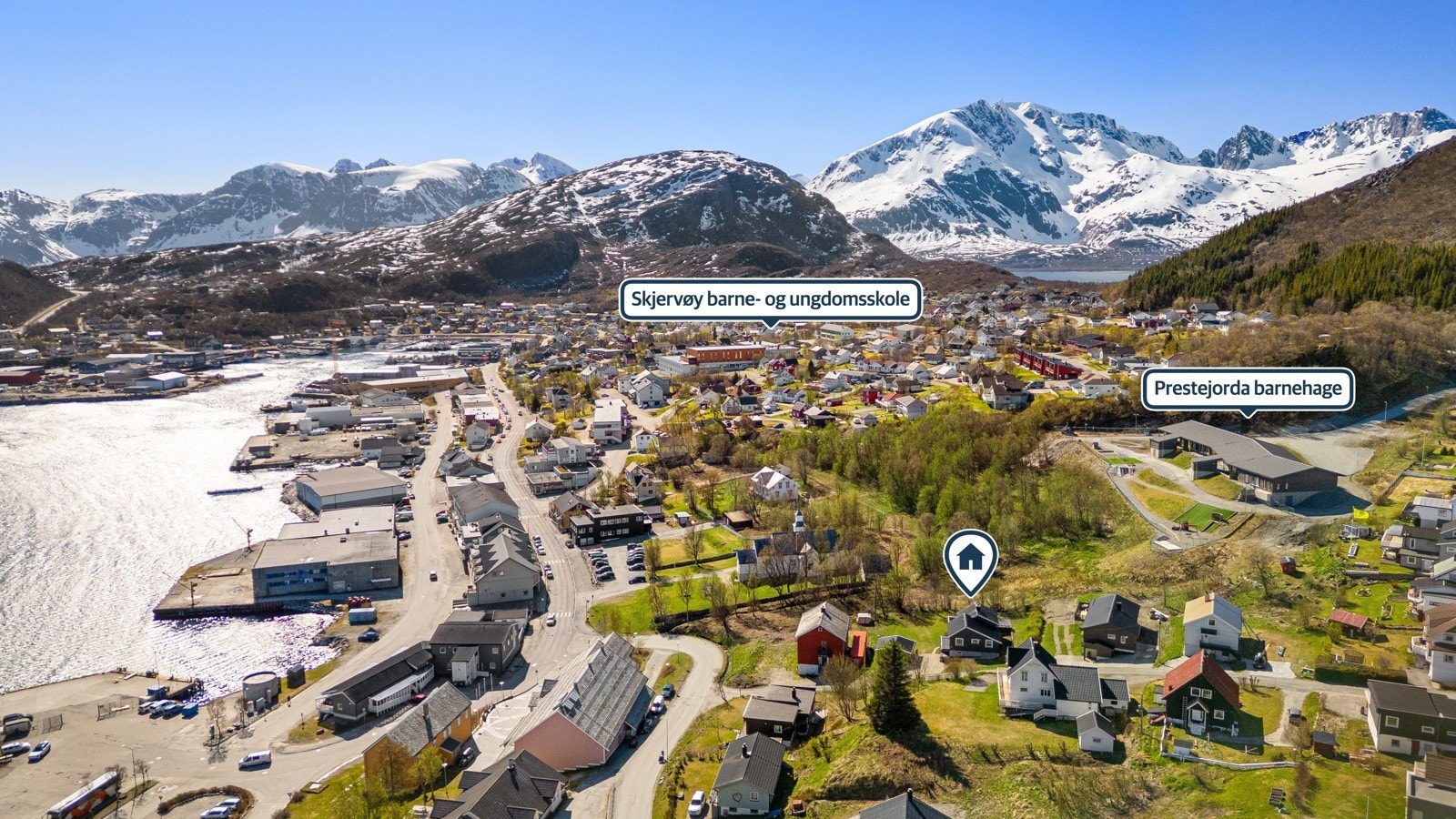 Her bor du rolig og barnevennlig til, med nærhet til sentrum, idrettshall, friareal og mer.