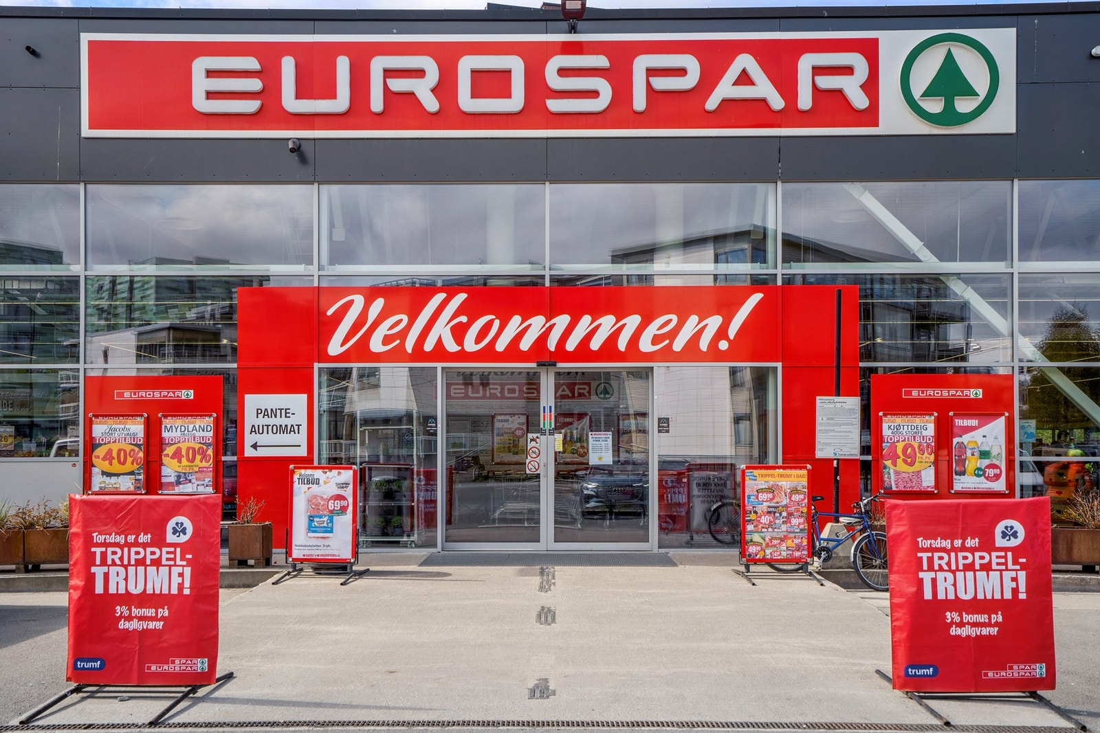 Dagligvarehandelen er enkel med Eurospar Strandveien kun tre minutter unna. Galleribilde