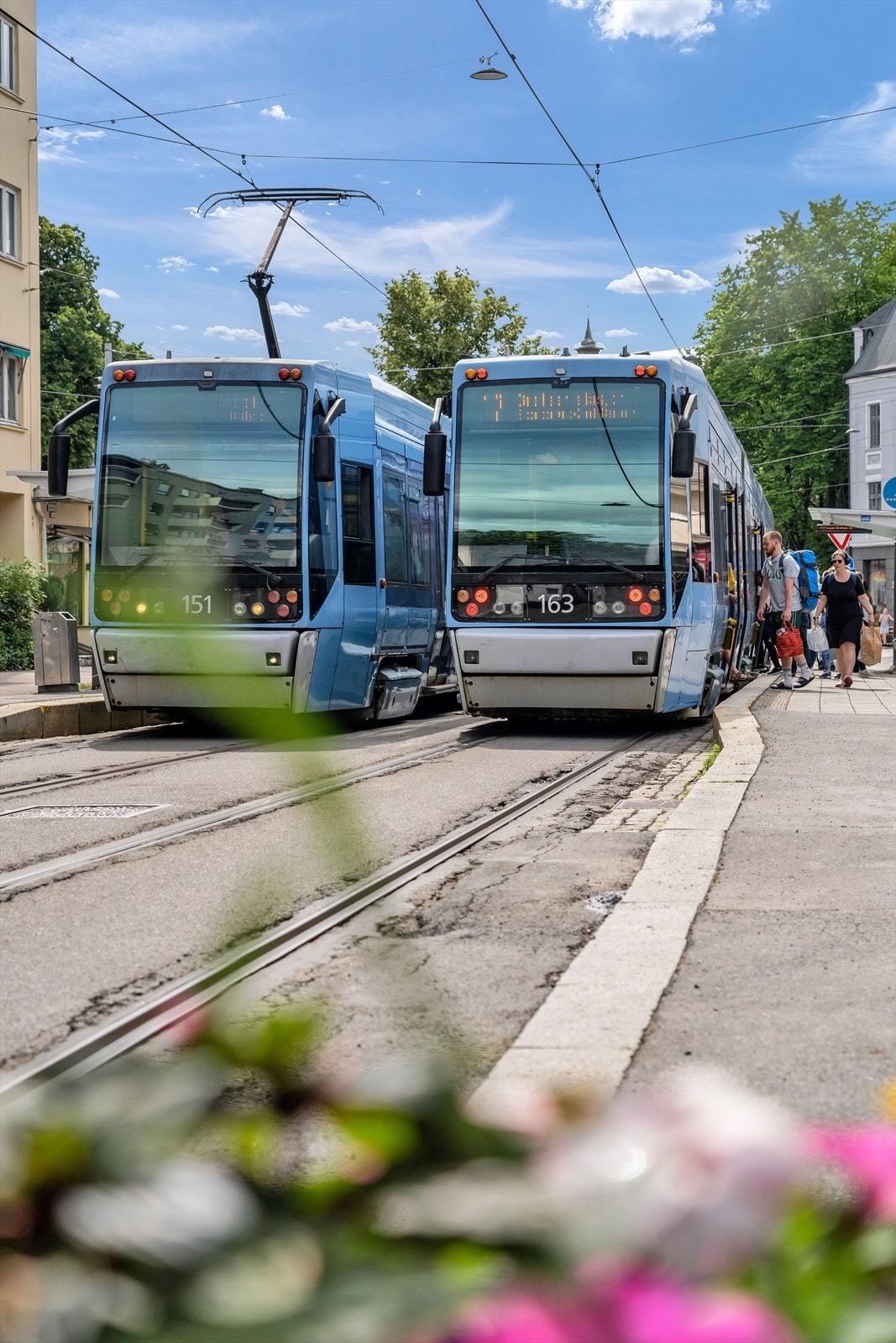 Området har svært gode kollektivforbindelser med både buss og trikk. Nærmeste bussholdeplass er Sofies plass, kun ca. 2 minutters gange fra leiligheten. Trikk kan tas fra Dalsbergstien, kun 6 minutters gange unna. Galleribilde