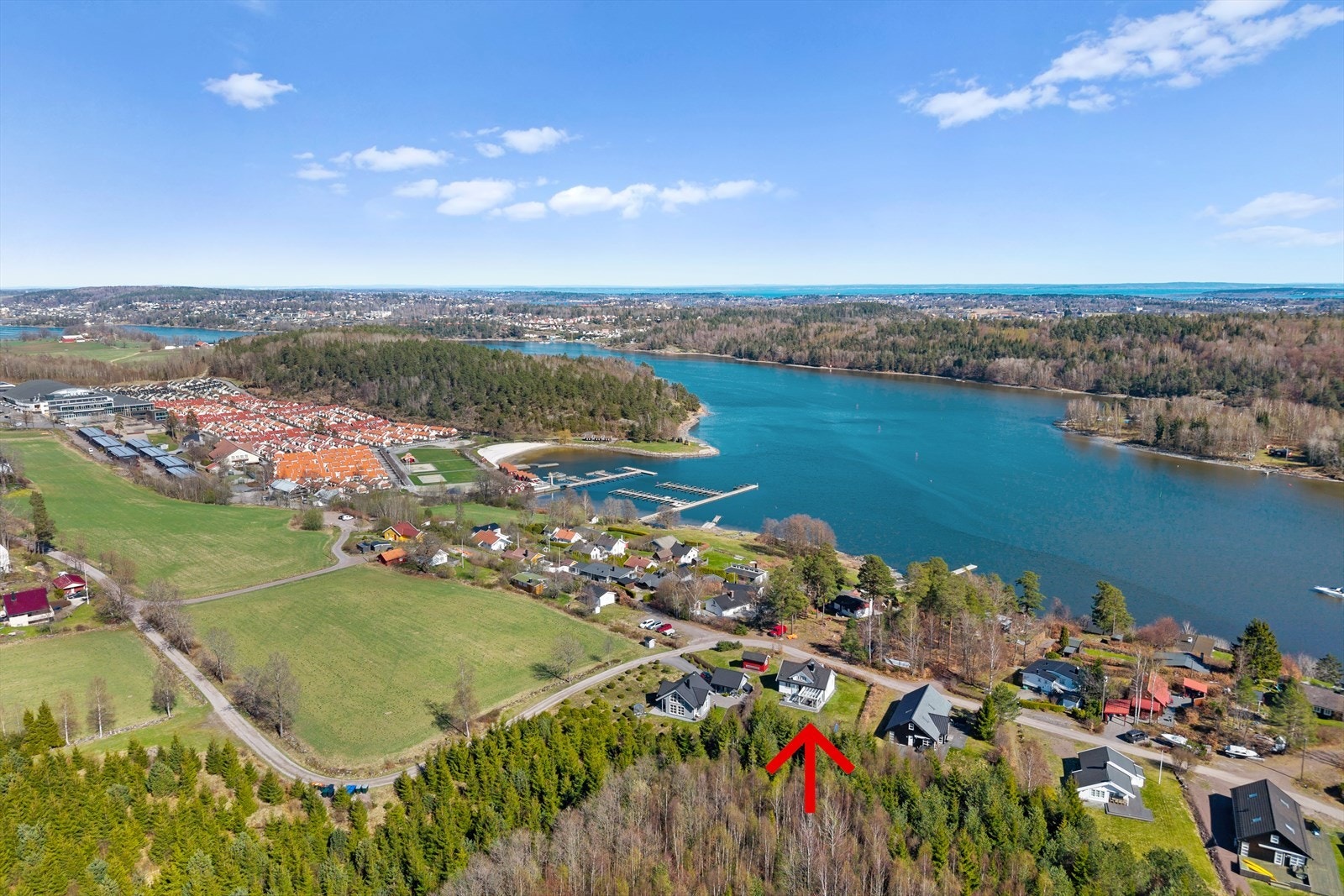 Her ligger alt til rette for et godt og trivelig hjem du kan glede deg til å bruke, både vinter og sommer. Galleribilde