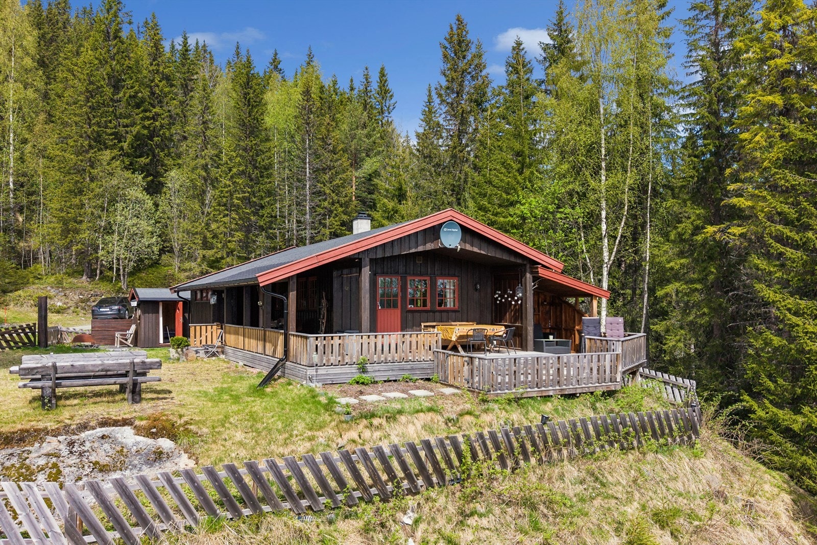 En koselig fritidseiendom i solrike, rolige og naturskjønne omgivelser. Galleribilde