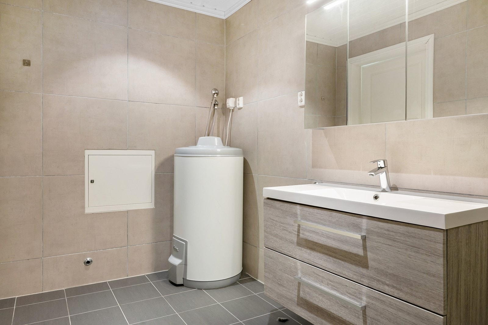 Badet har opplegg for vaskemaskin. Galleribilde