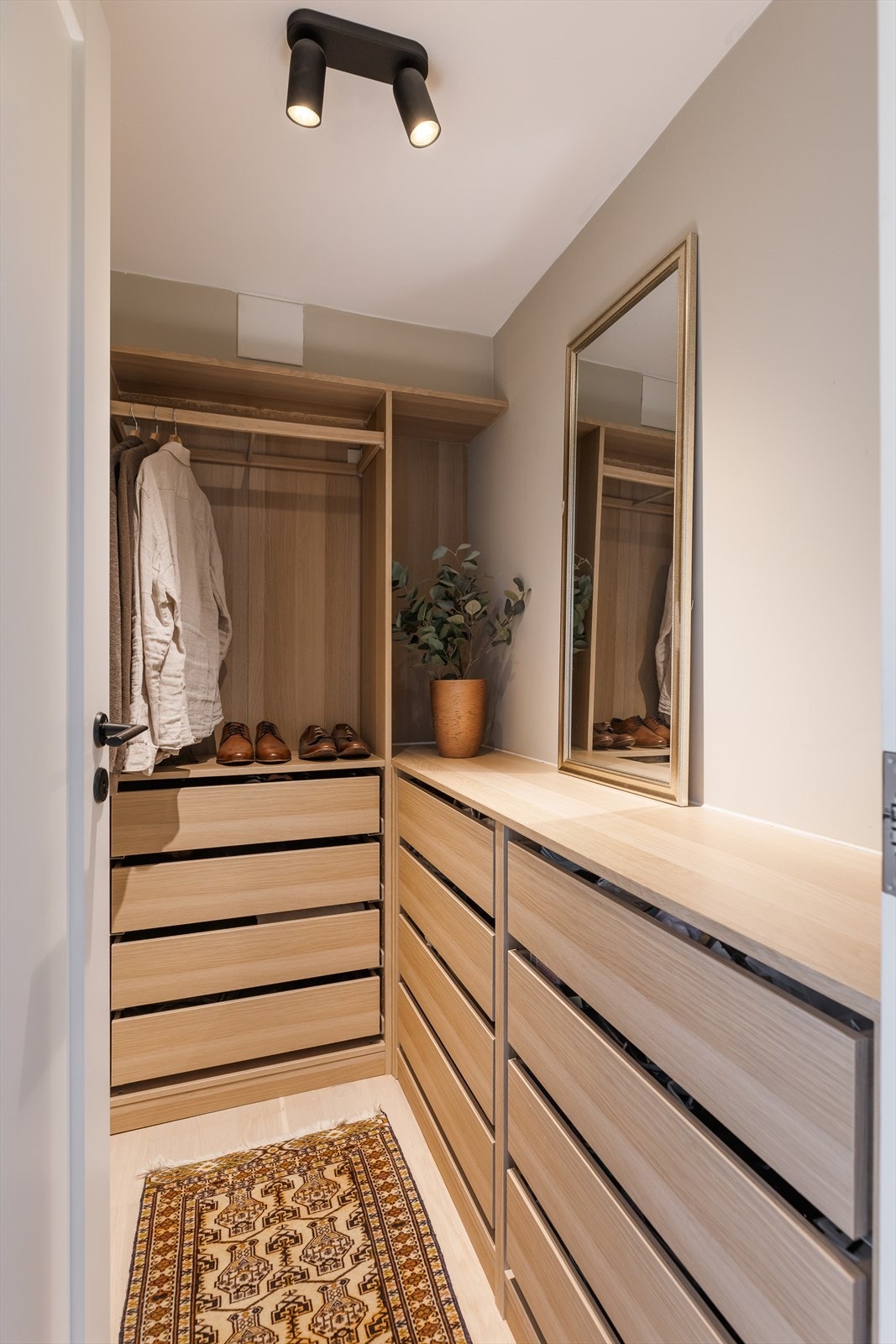 Walk-in closet Galleribilde