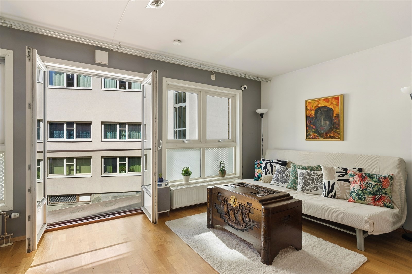 Fra stuen er det utgang til fransk balkong Galleribilde