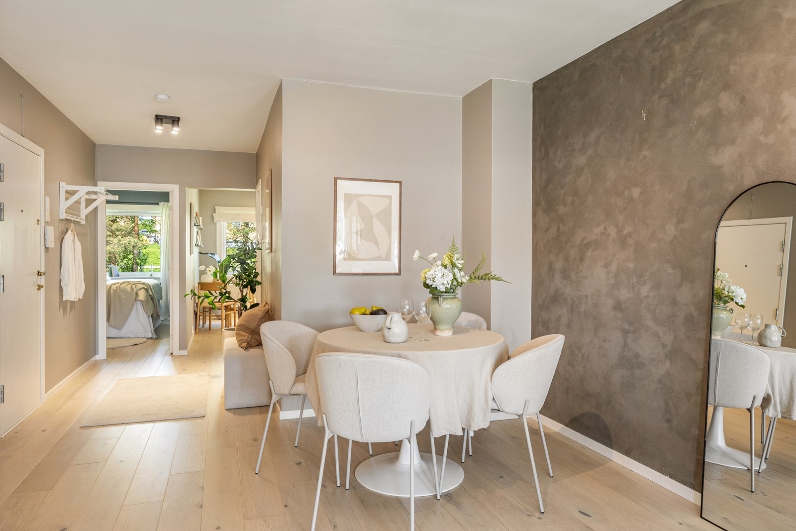 I tilknytning til stuen er det plass til å innrede med en romslig spiseplass. Galleribilde