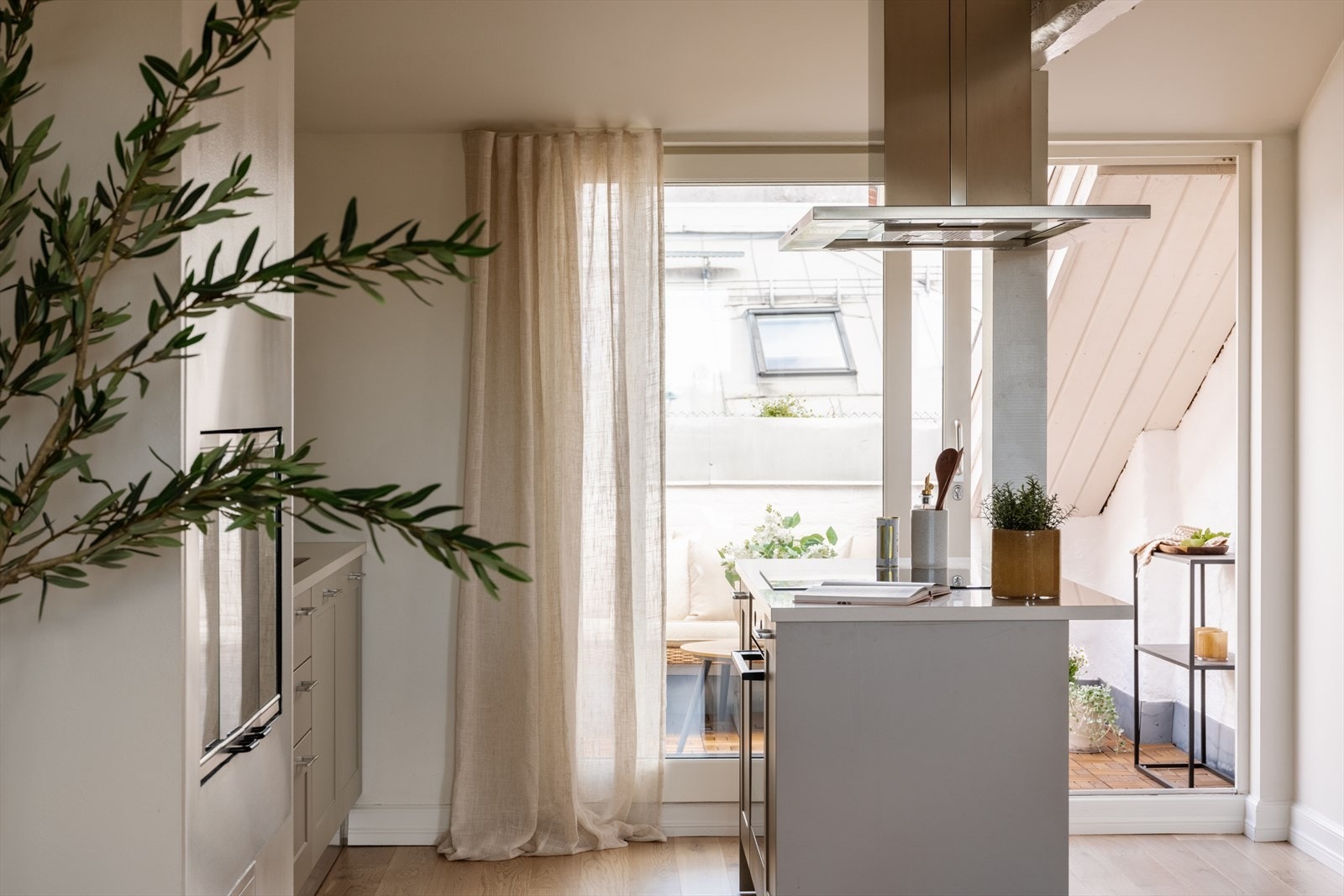 Som forlenger oppholdsrommet har du tilgang på en fantastisk takterrasse. Galleribilde