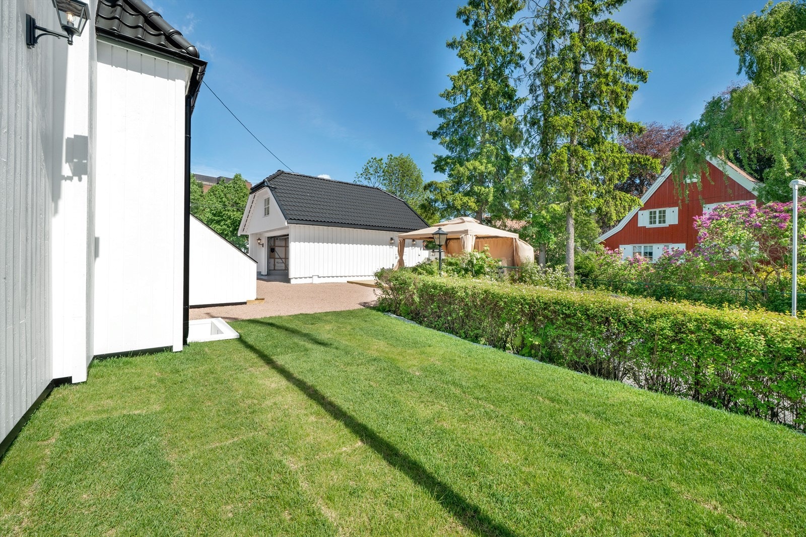 Flott privat hagedel (eies kun av seksjon nr 2) Galleribilde