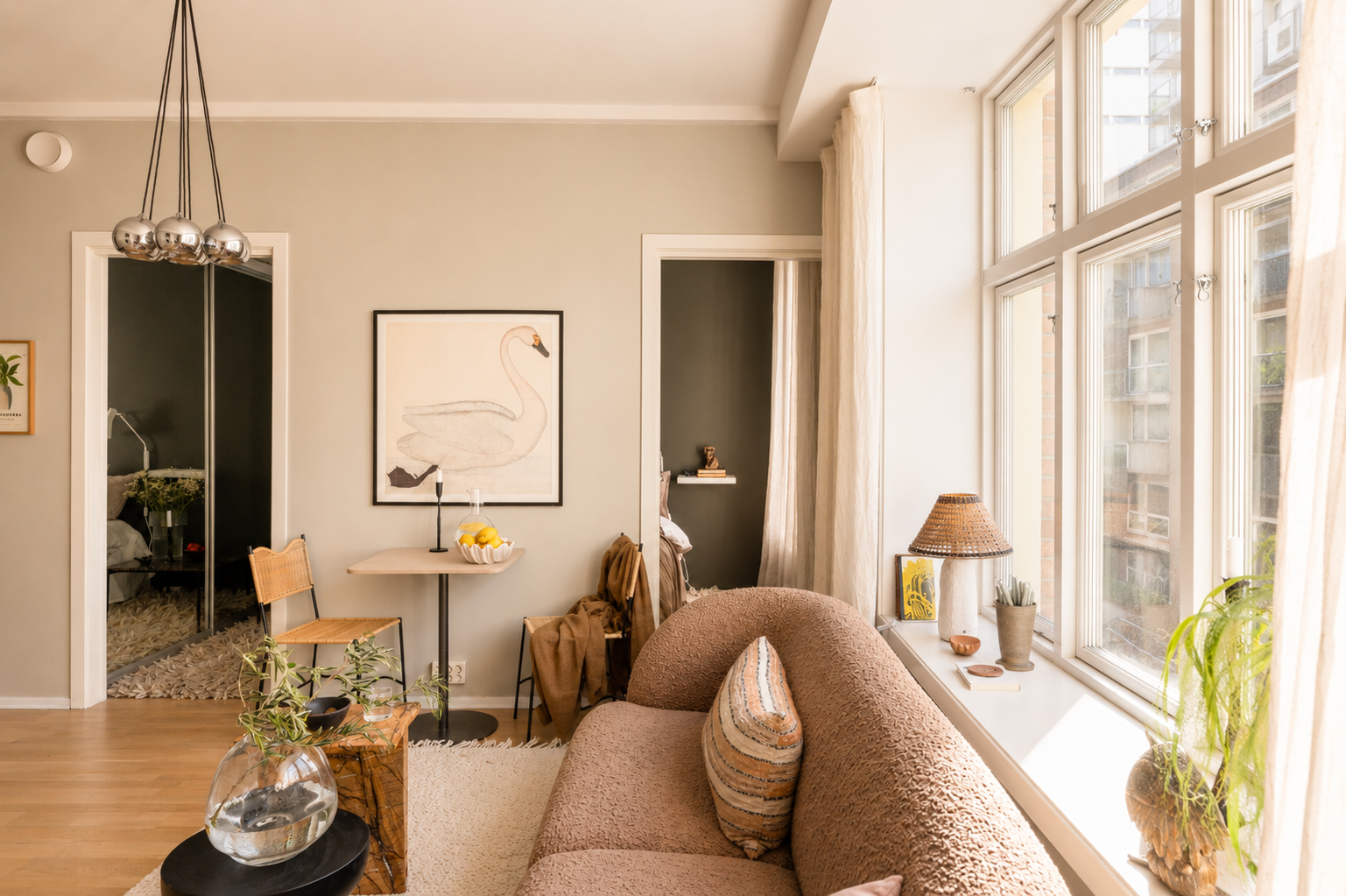 Dette er en moderne, gjennomført og utrolig koselig 2-roms leilighet. Galleribilde