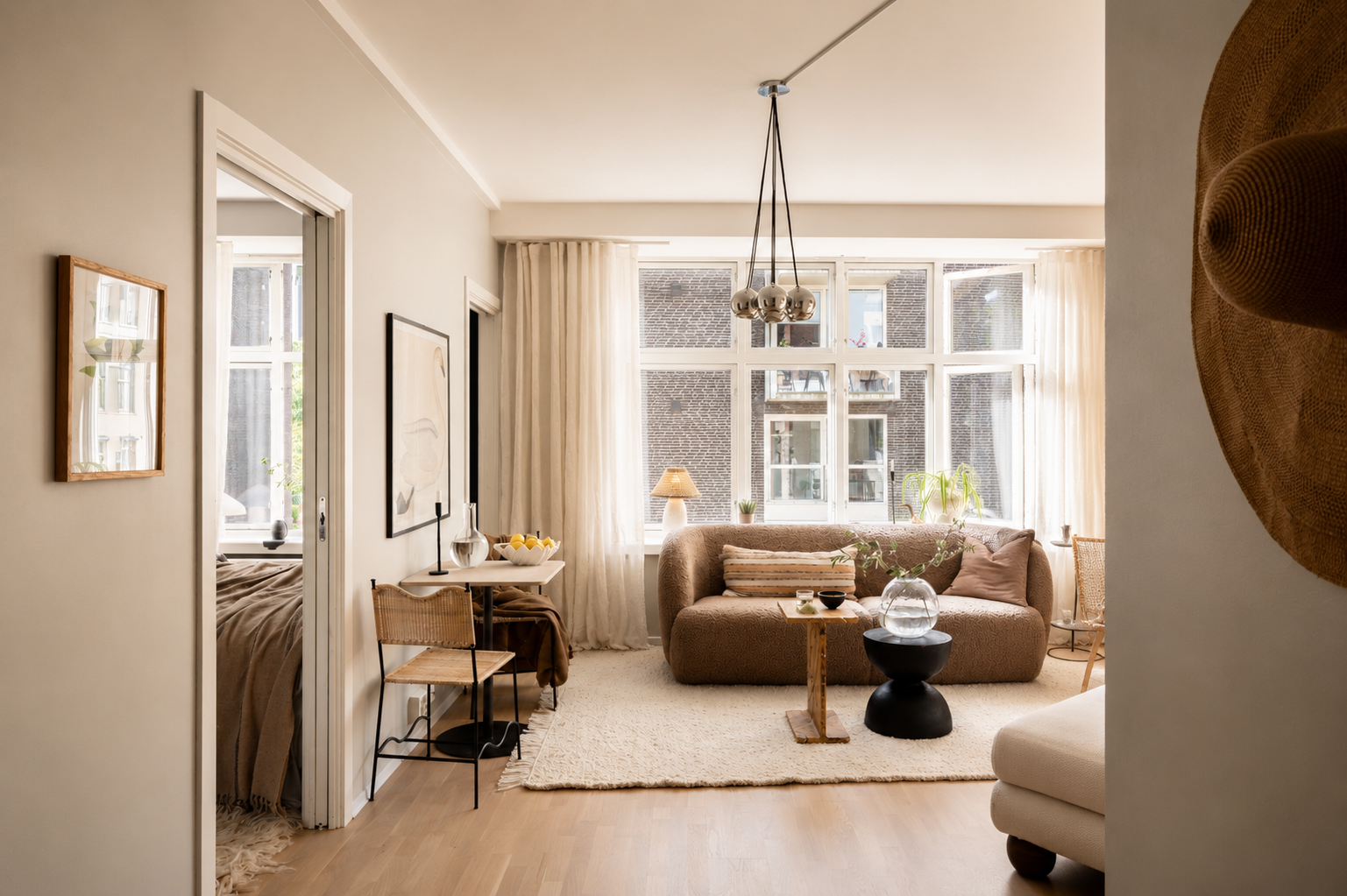 Velkommen til en lys og innbydende 2-roms leilighet med en svært attraktiv beliggenhet mellom Alexander Kiellands plass og Grünerløkka. Galleribilde