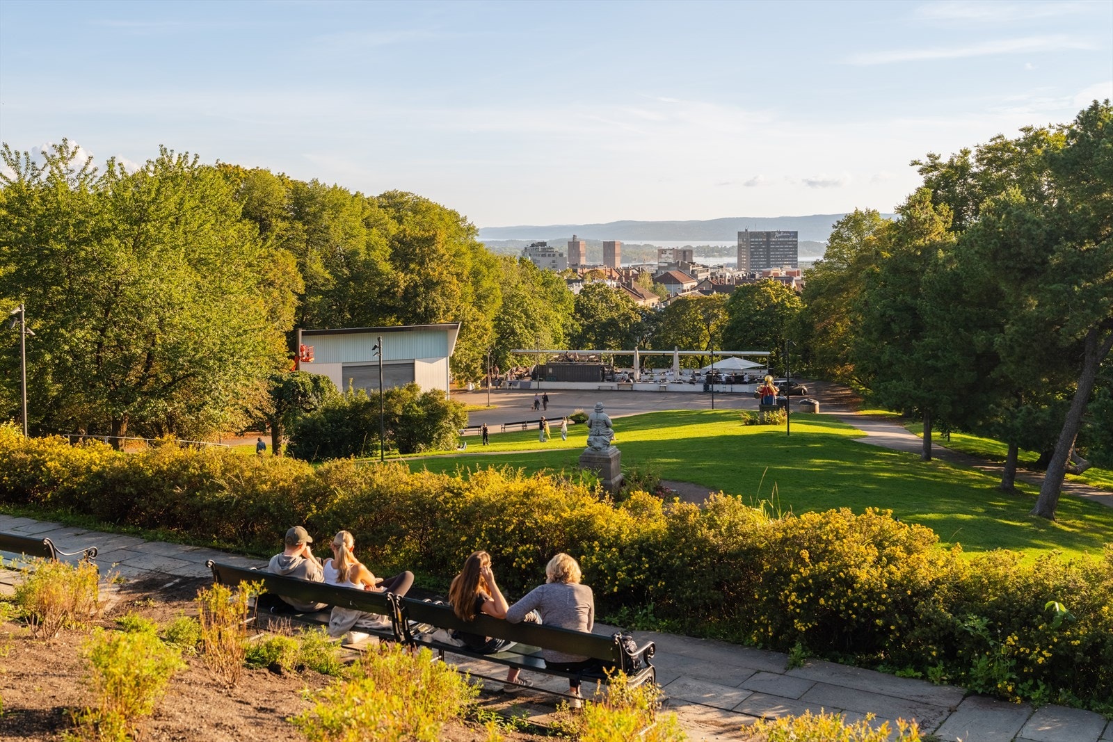 Ca. 10 min gange og man kommer til vakre St. Hanshaugen med flotte parkområder, hyggelige kaféer, nisjebutikker m.m. Galleribilde