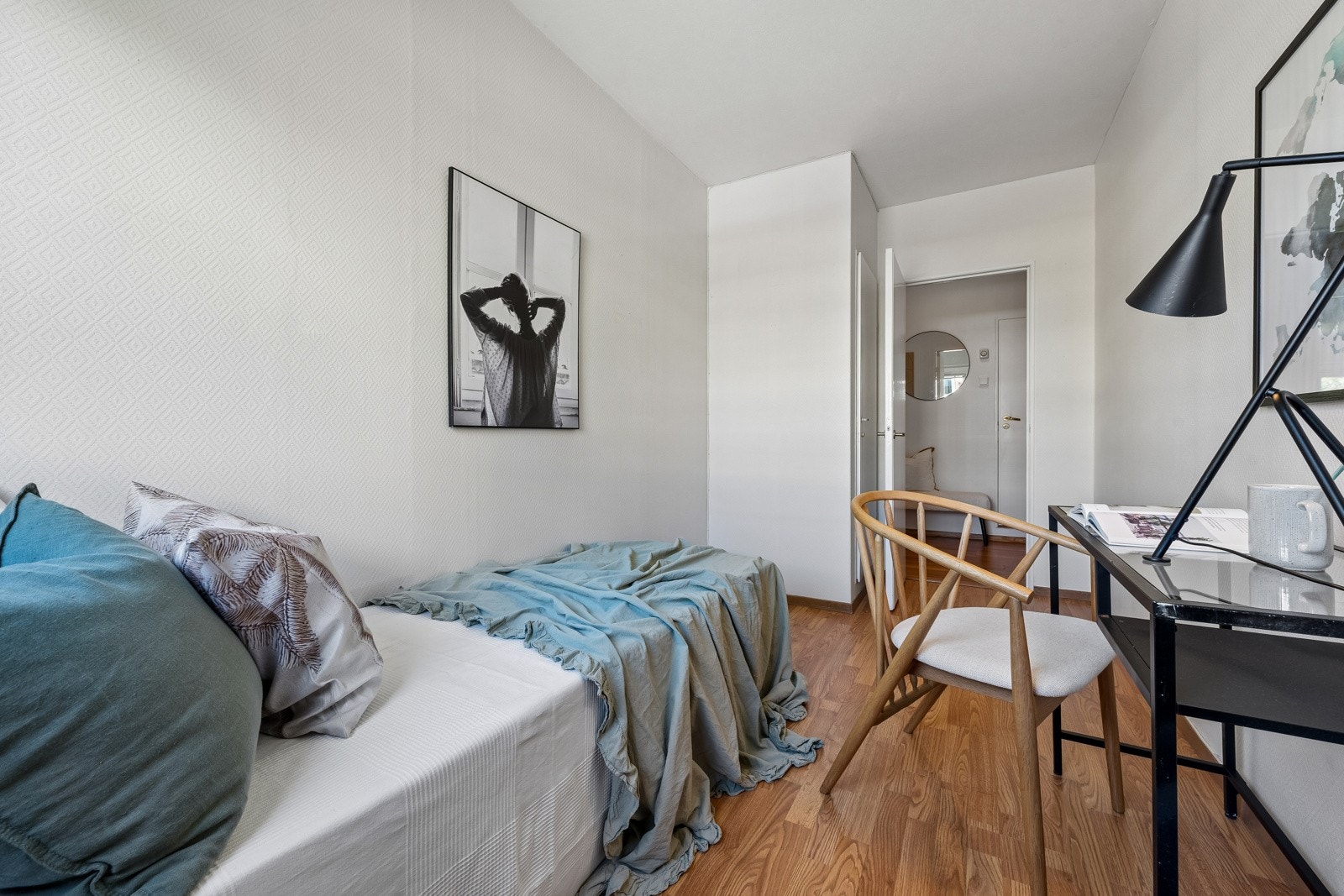 Det andre soverommet har også plass til seng og tilhørende møblement. Rommet passer perfekt som barnerom, gjesterom eller kontor. Alt etter behov. Galleribilde