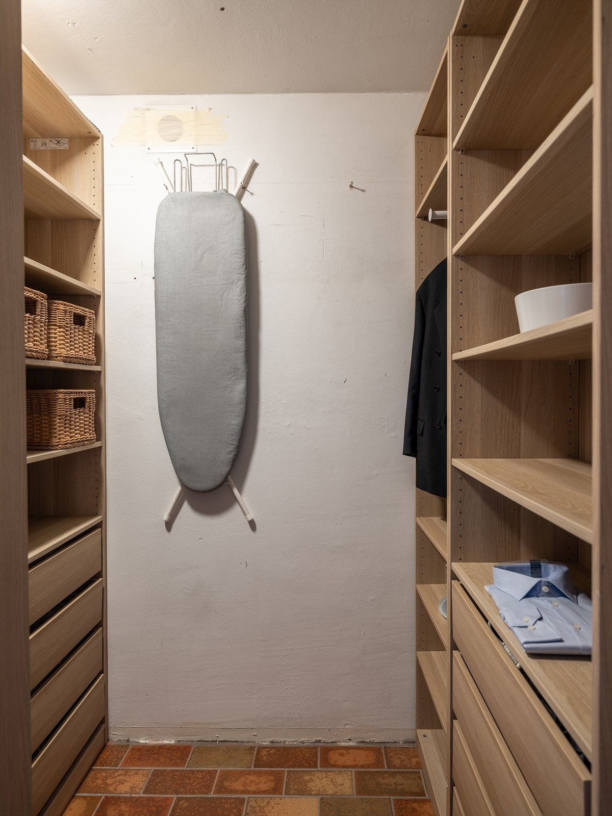 Egen innvendig bod på 2,9m² - perfekt for ekstra med lagringsplass eller som garderobe. Galleribilde