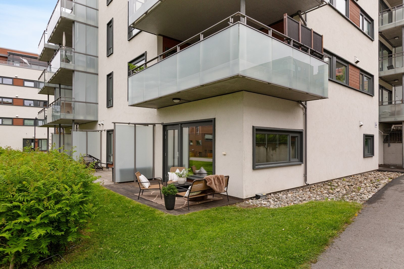 Fasade - Leiligheten ligger i et tilbaketrukket og veletablert boligfelt på Ranheim. Galleribilde