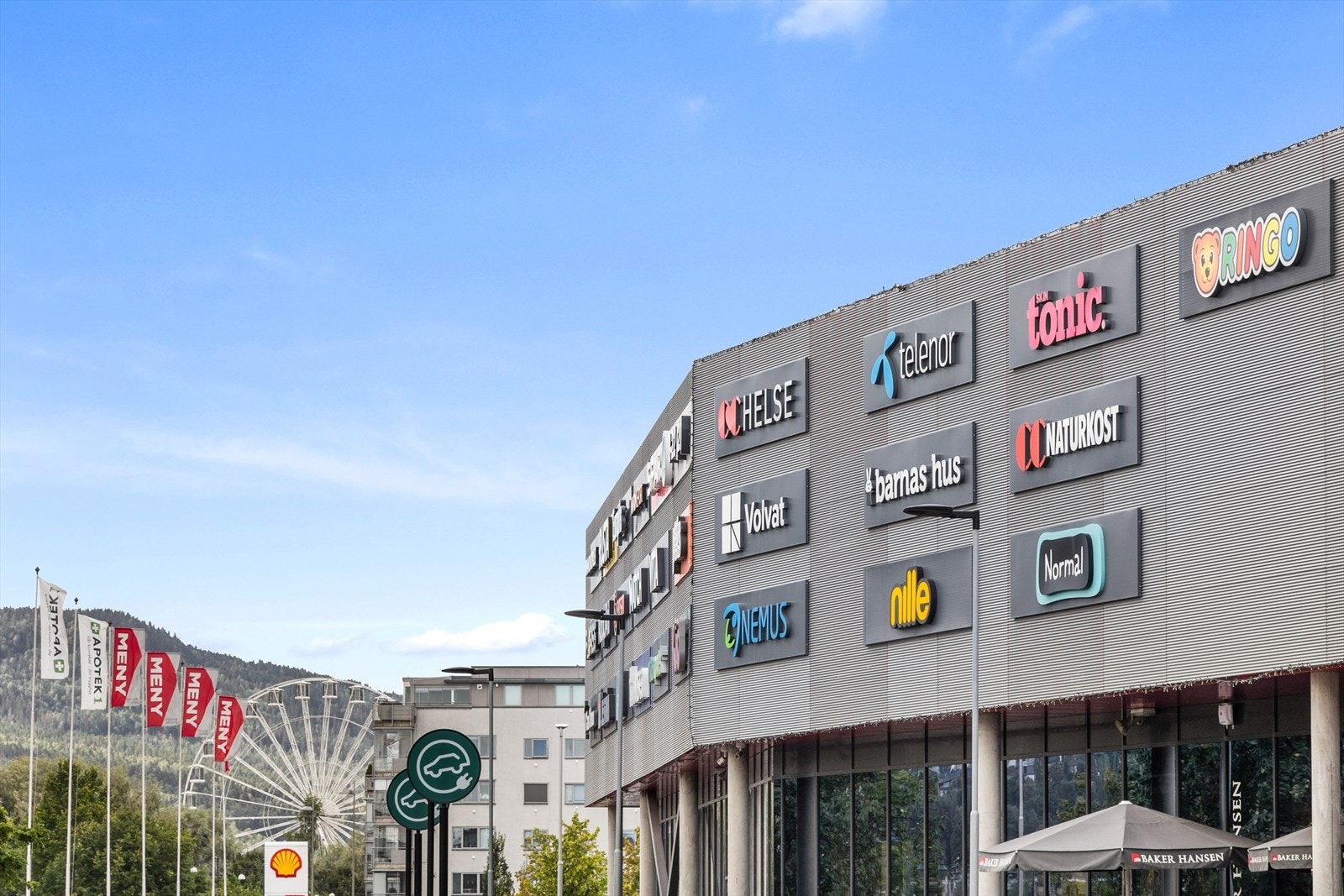 Kort vei til CC Kjøpesenter med det meste av servicetilbud Galleribilde