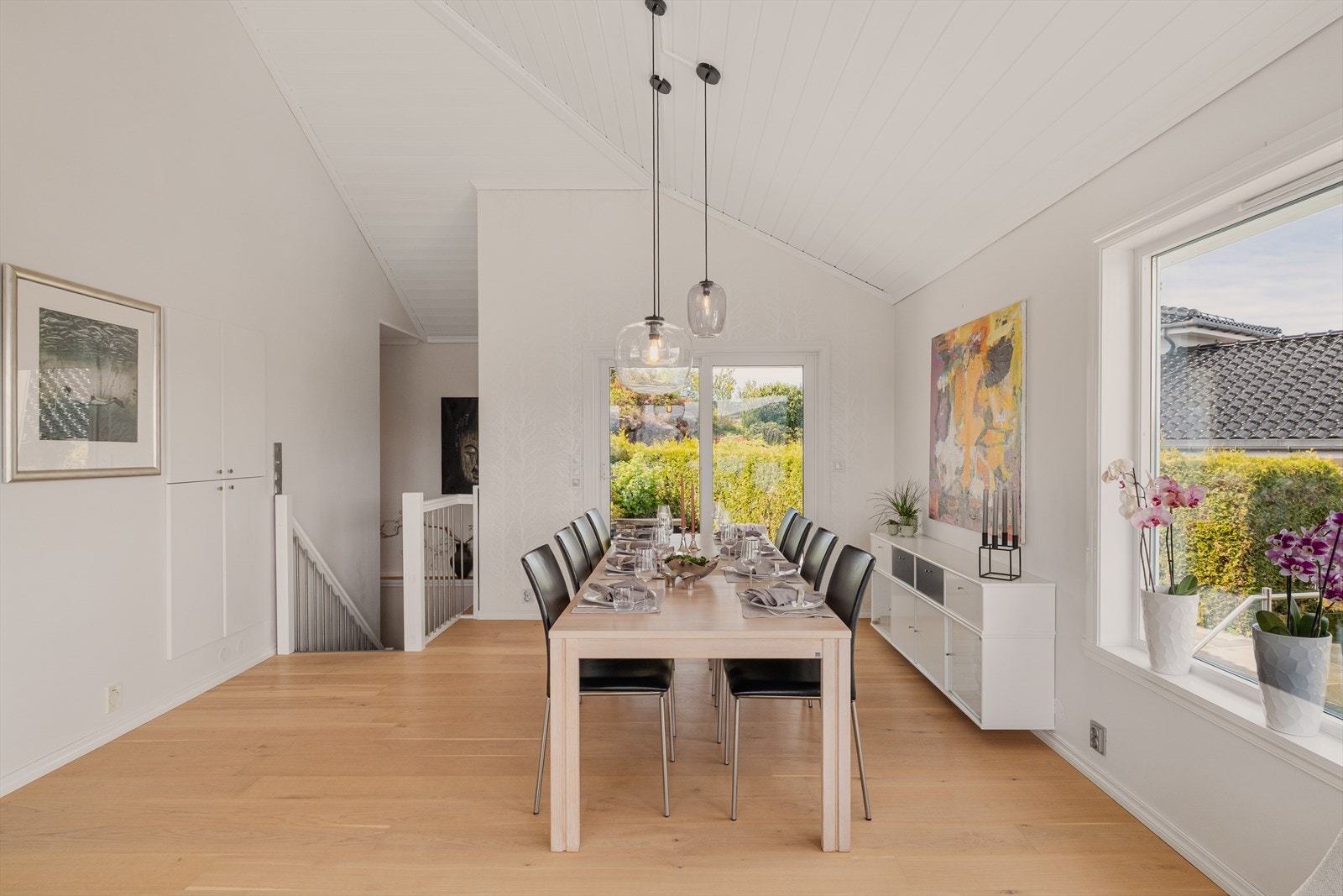 Stuen har en praktisk utforming som gjør det enkelt å innrede i soner. Galleribilde