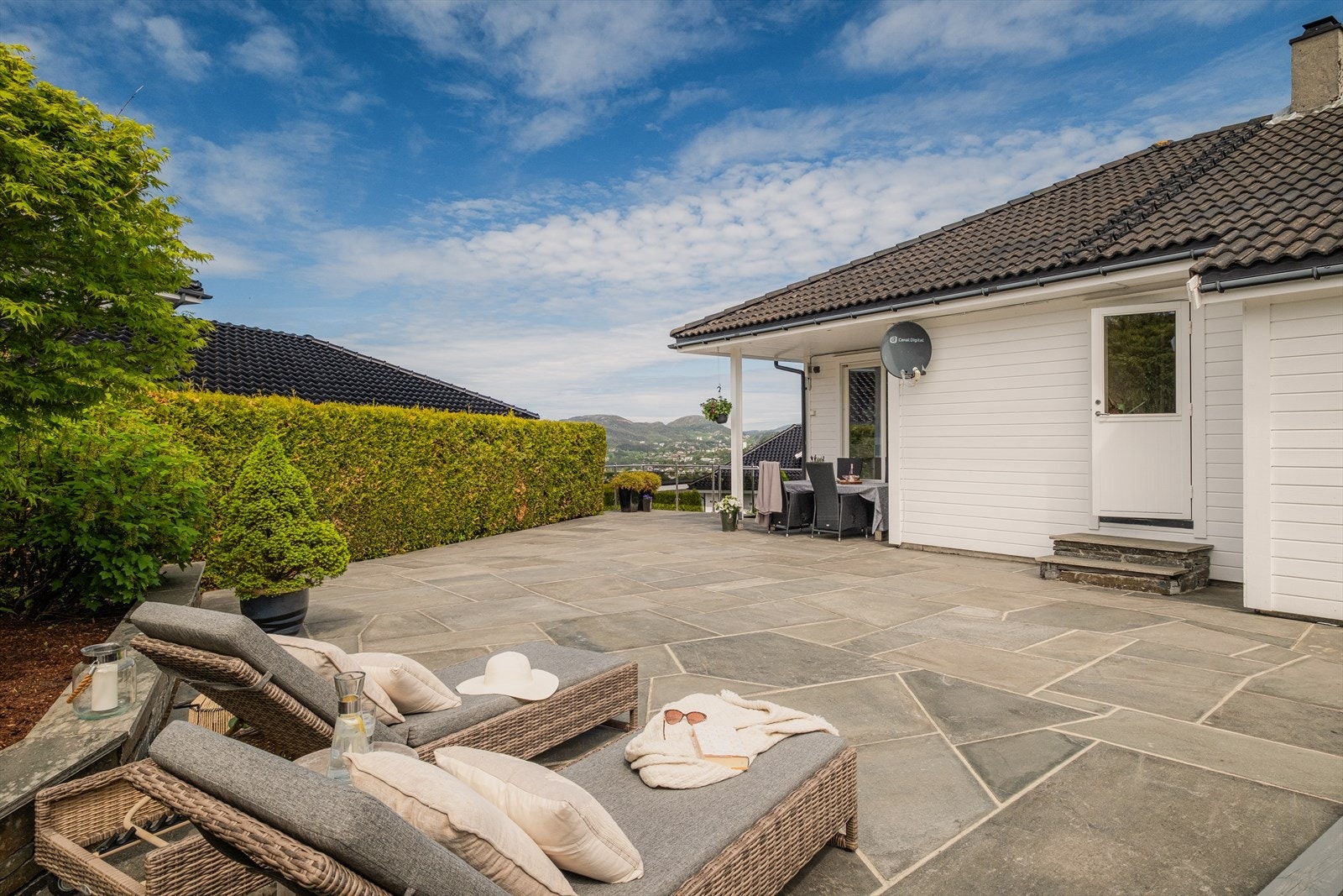 Med flere uteplasser er det gode muligheter for innredning med flere sittesoner. Galleribilde
