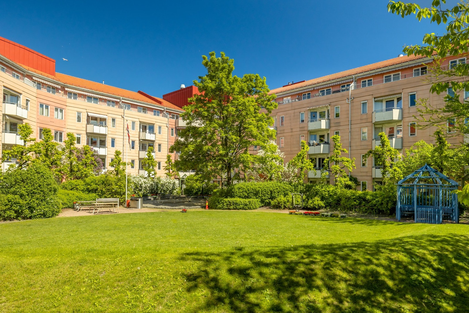 Leiligheten ligger i et attraktivt og sentralt boligområde på Grønland, midt i hjertet av Oslo sentrum. Galleribilde