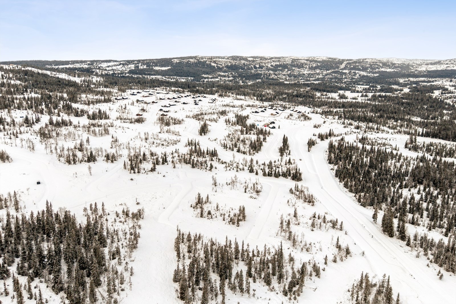 Beliggenheten er en del av innfallsporten til den naturskjønne Peer Gynt Vegen, en 60 km lang fjellvei. Galleribilde