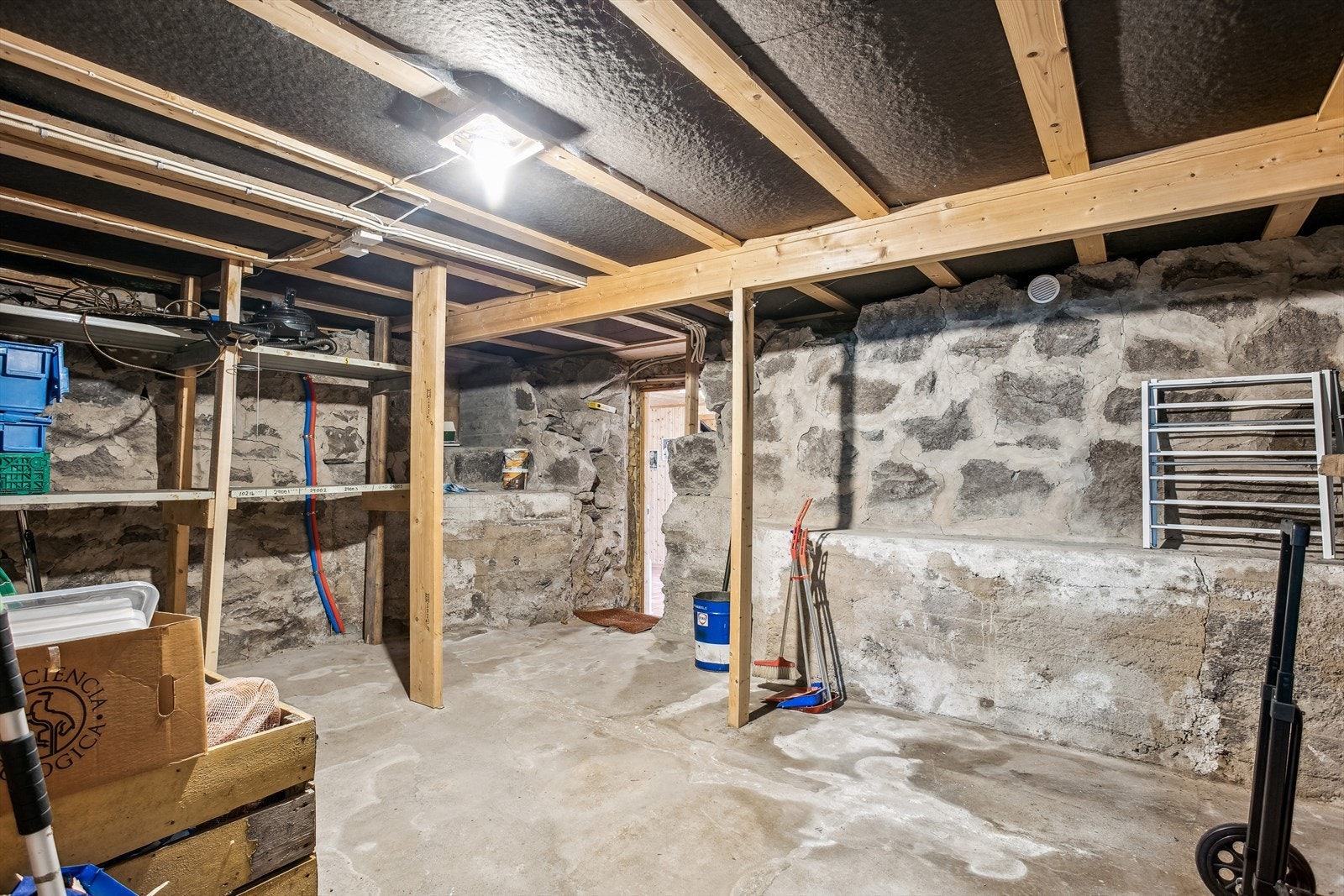 Kjellerrommet under den delen som ble bygget på i 2001 Galleribilde
